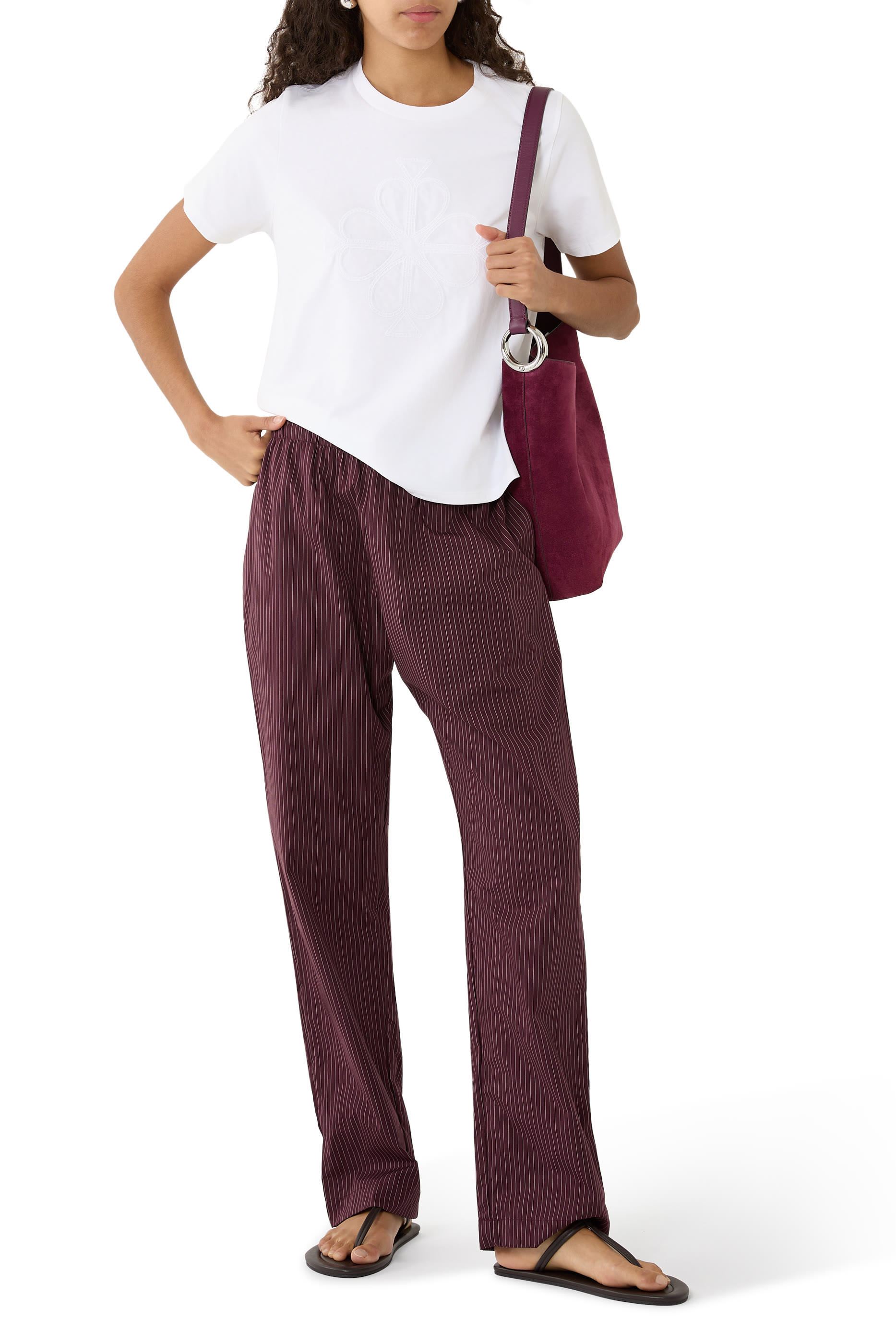 تيشيرت مطرز بقلوب بالشكل البستوني