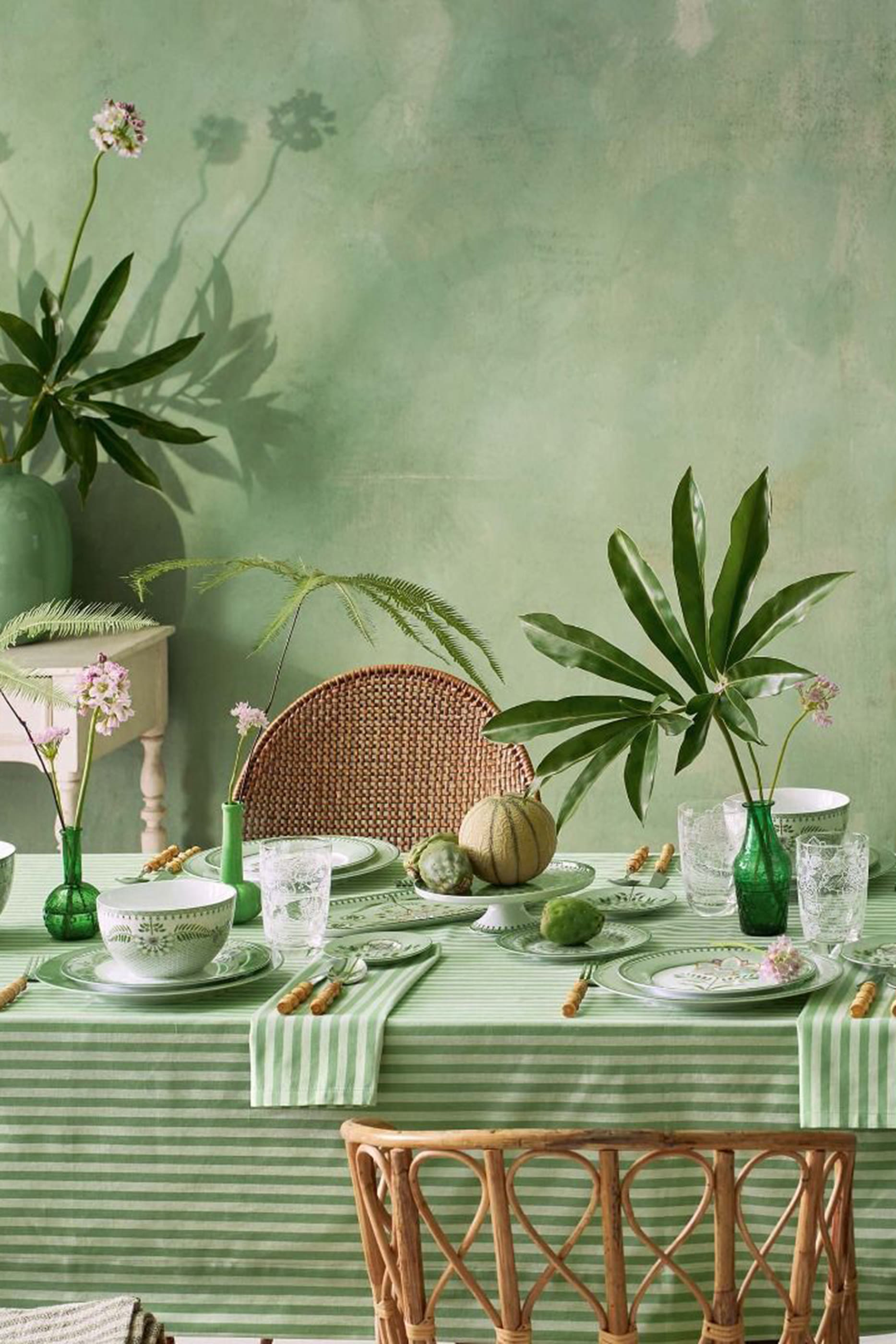 طبق إفطار بنقشة ليلي اند لوتس