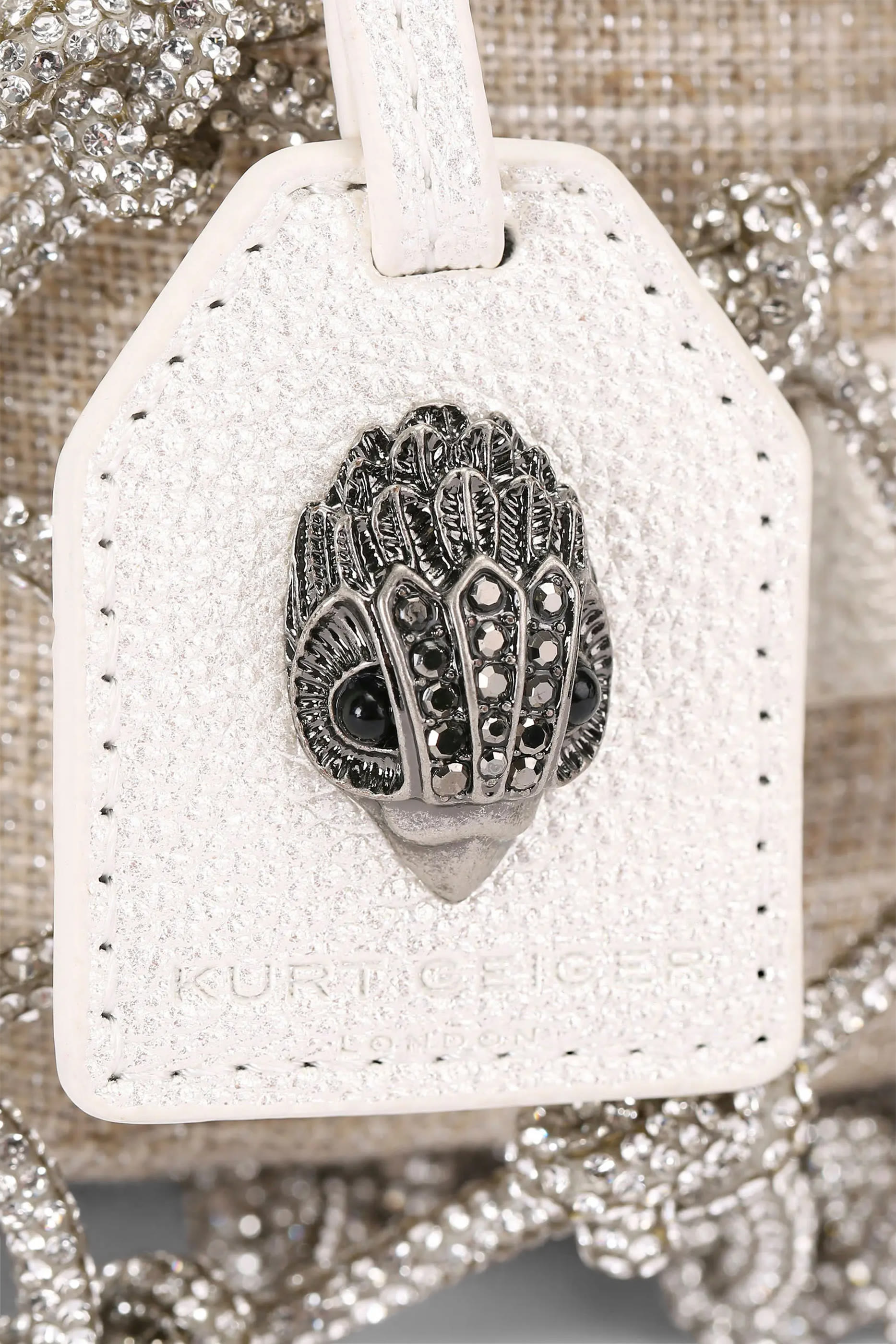 حقيبة ماكرميه صغيرة مرصعة بكريستال