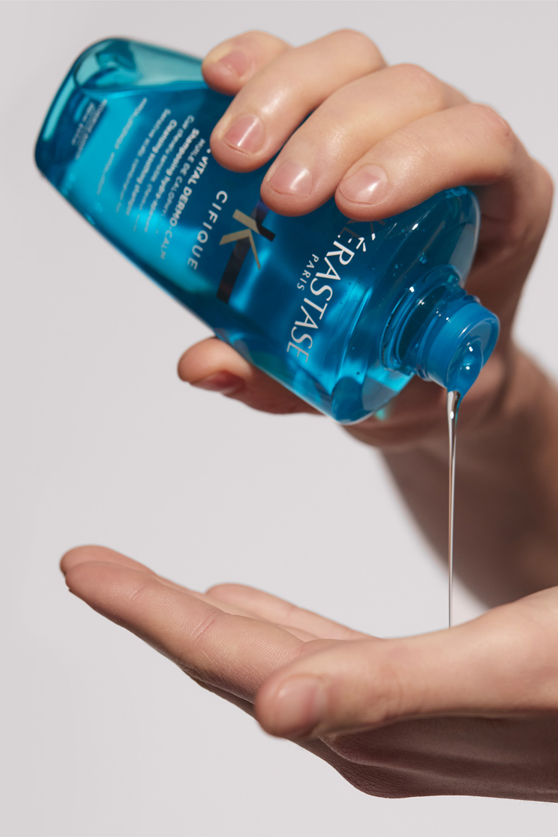 شامبو سبيسيفيك فيتال ديرمو كالك لفروة الرأس الحساسة