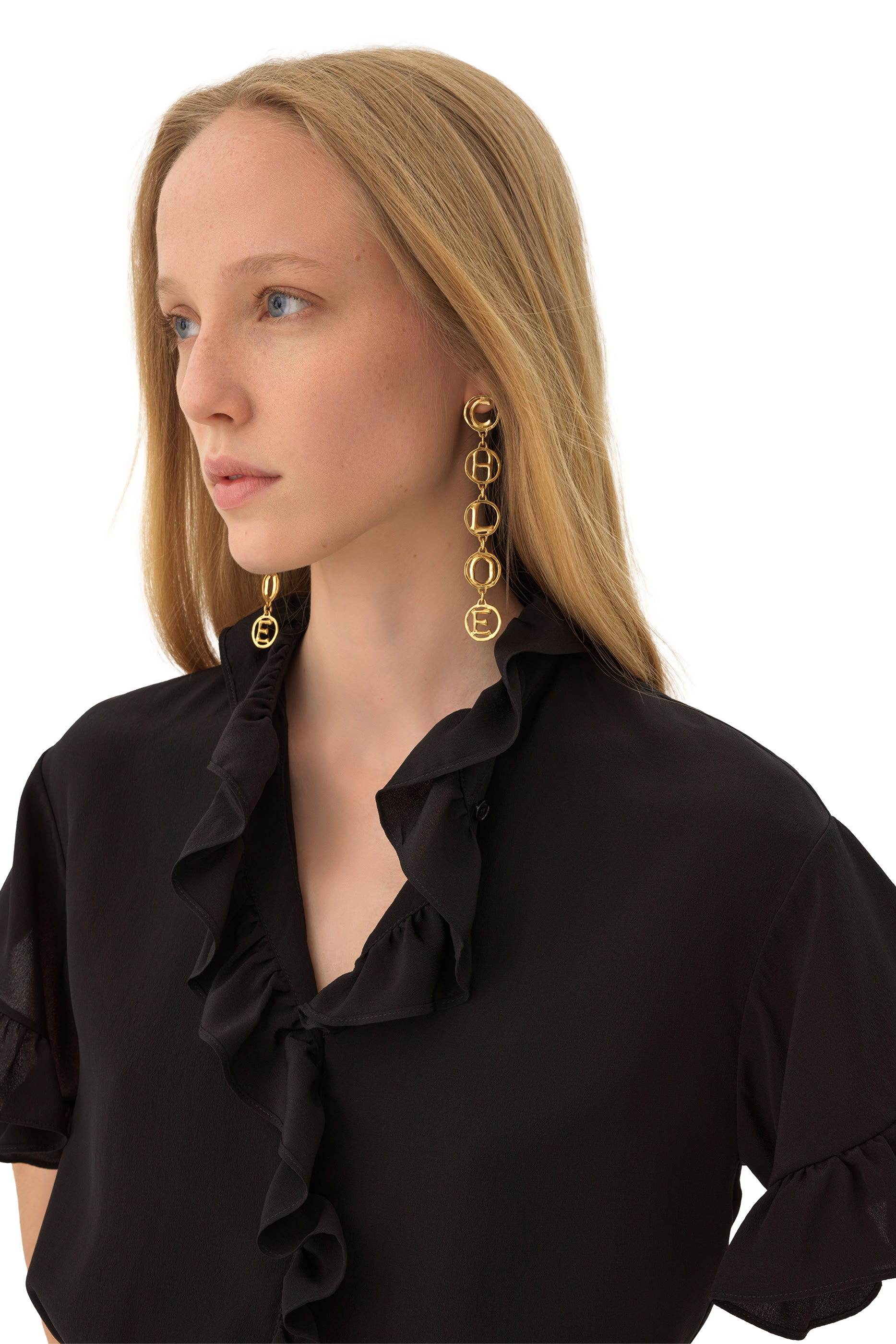 أقراط متدلية بحروف شعار الماركة نحاس