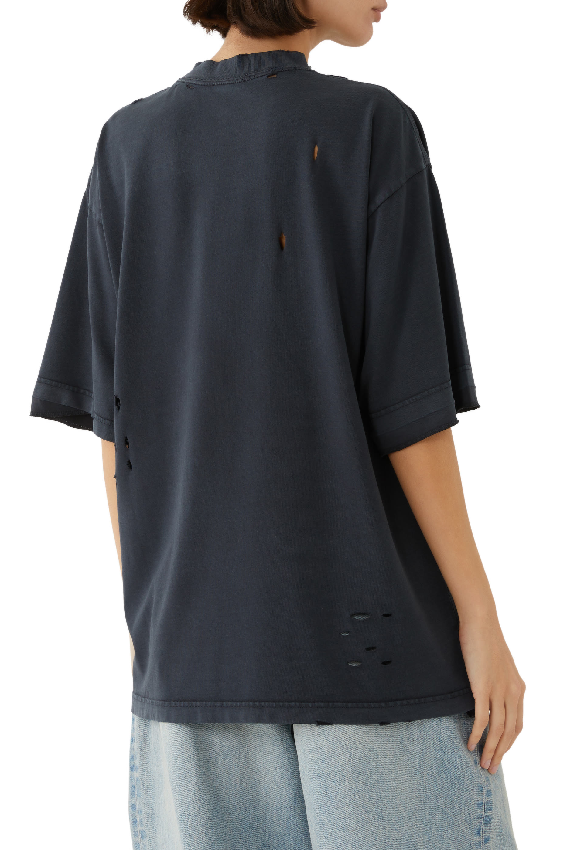 تيشيرت بطبعة شعار الماركة