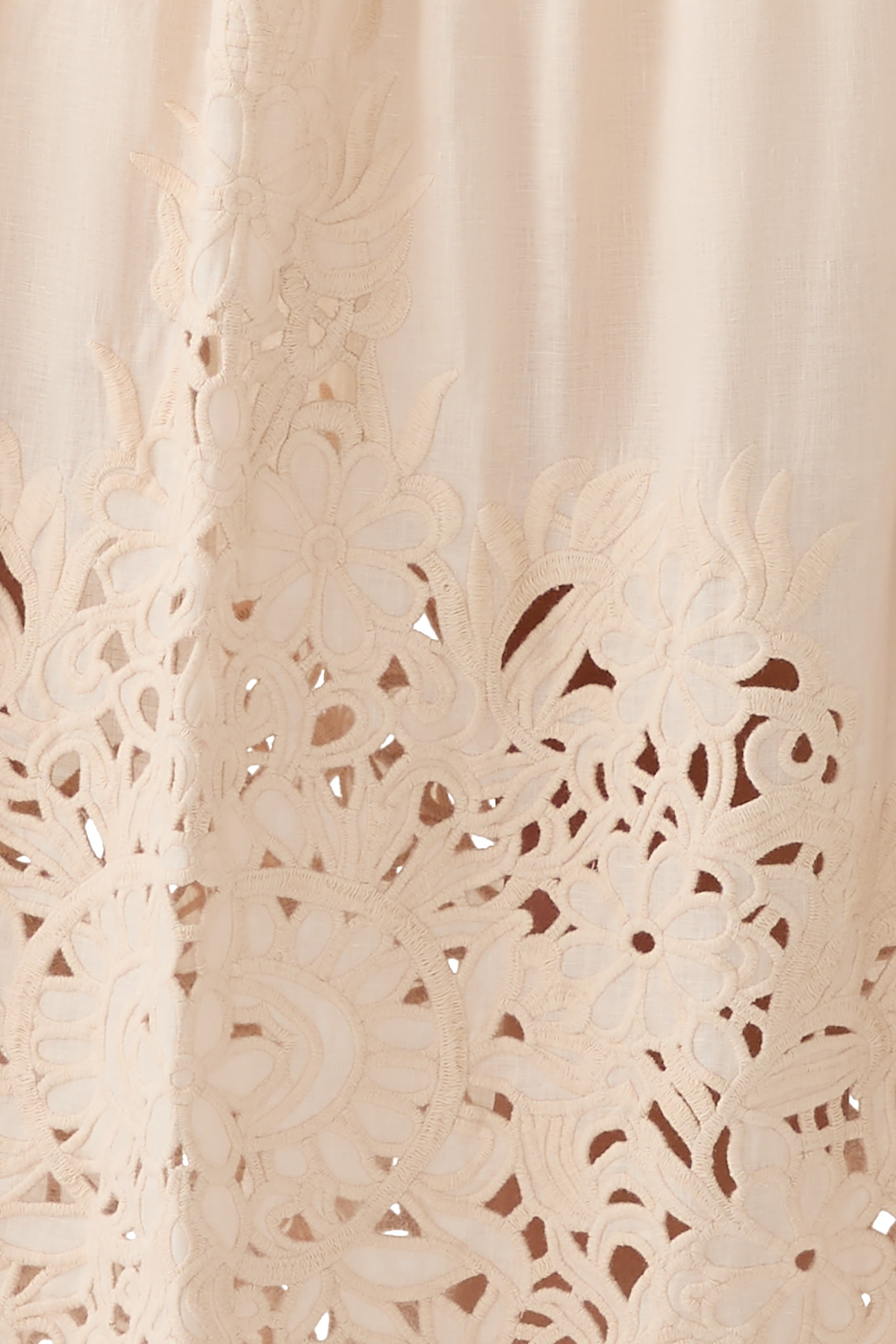 تنورة وايلي متوسطة الطول مزينة بتطريزات