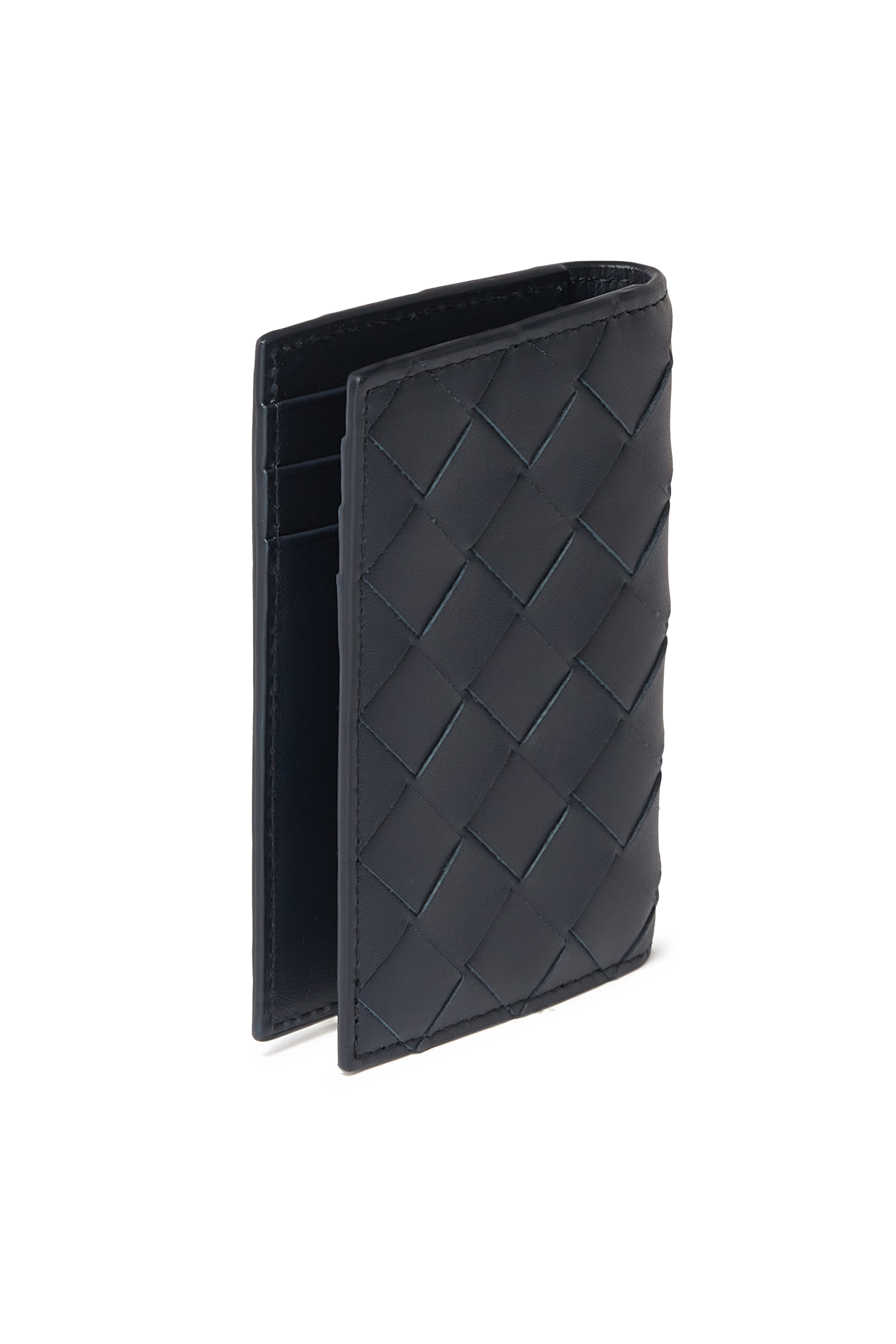 حافظة بطاقات ثنائية الطي بتصميم مجدول