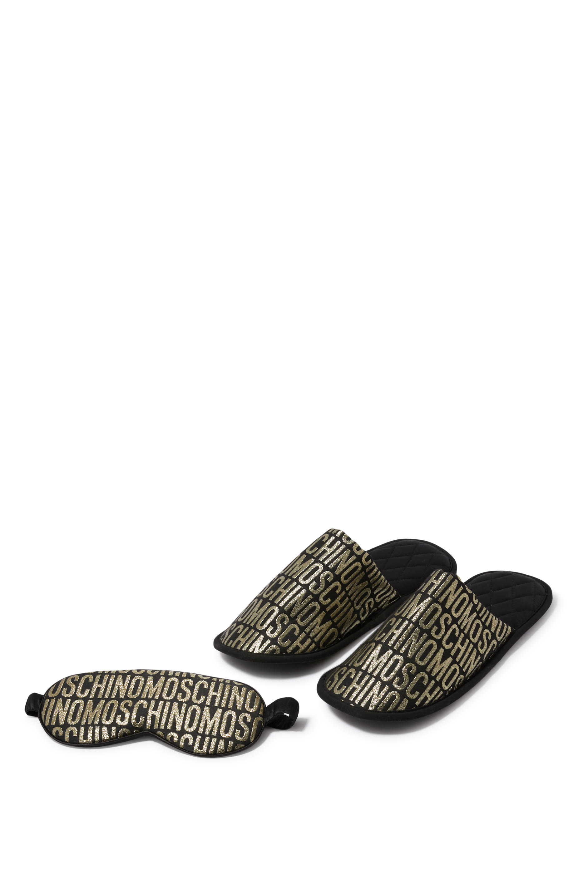 طقم نوم بحجم مناسب للسفر