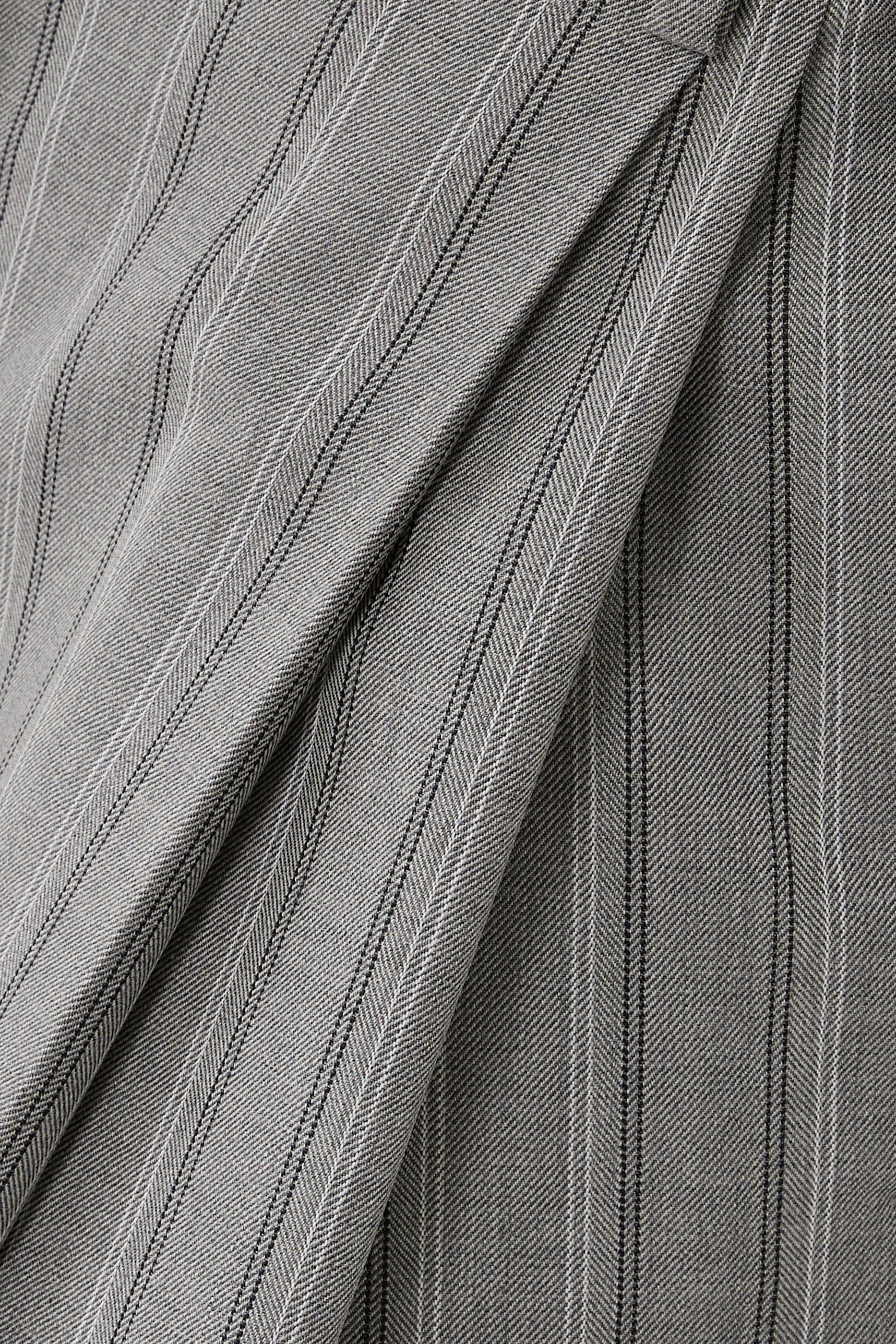 بنطال مخطط خفيف الوزن بقصة مريحة