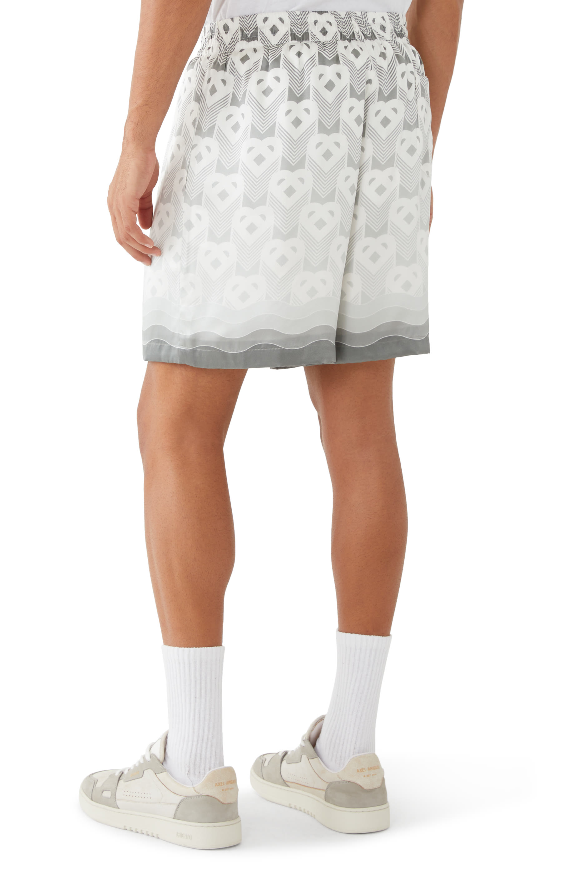 شورت بطبعات قلب ورباط تضييق