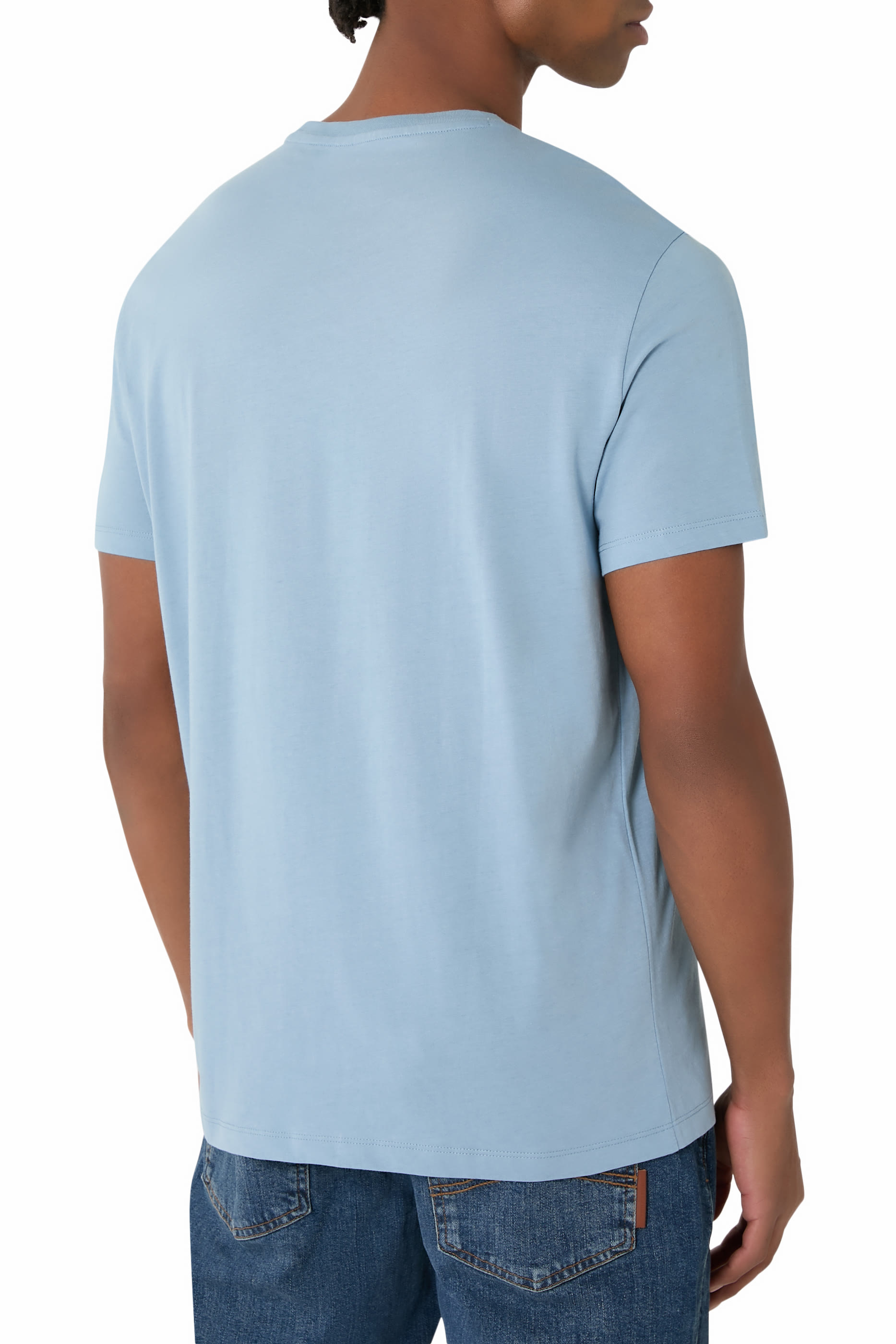 تيشيرت بشعار الماركة بقصة ضيقة جرسيه