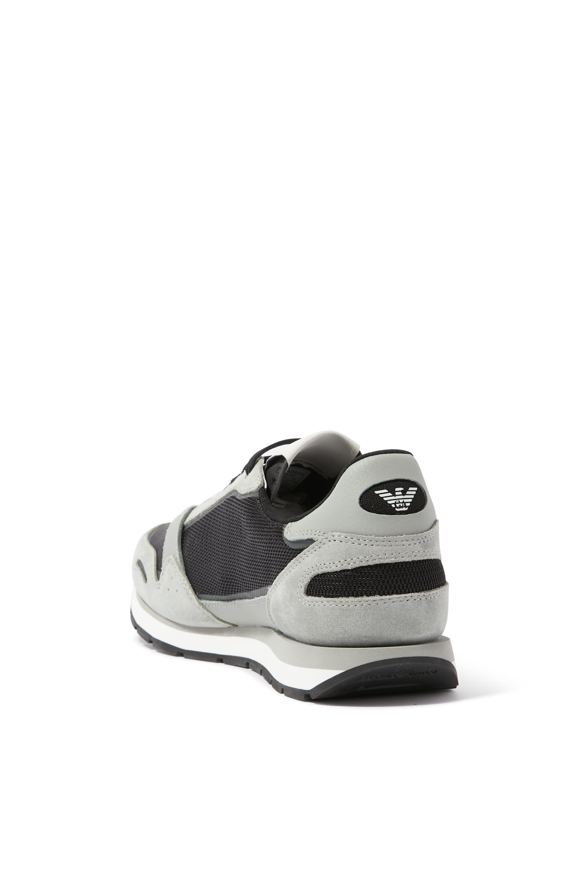 سنيكرز بأربطة