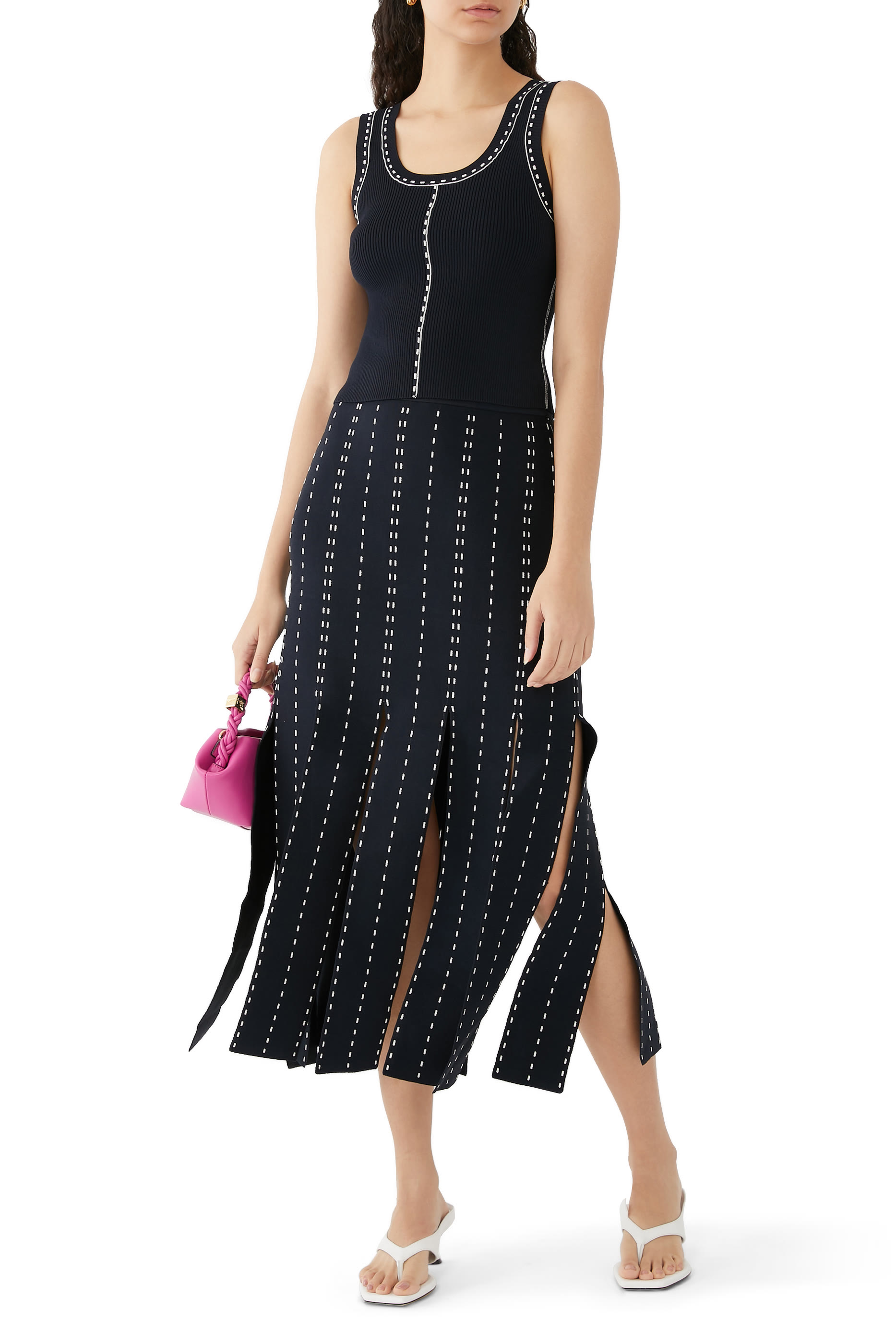 بلوزة نايلا بلا أكمام