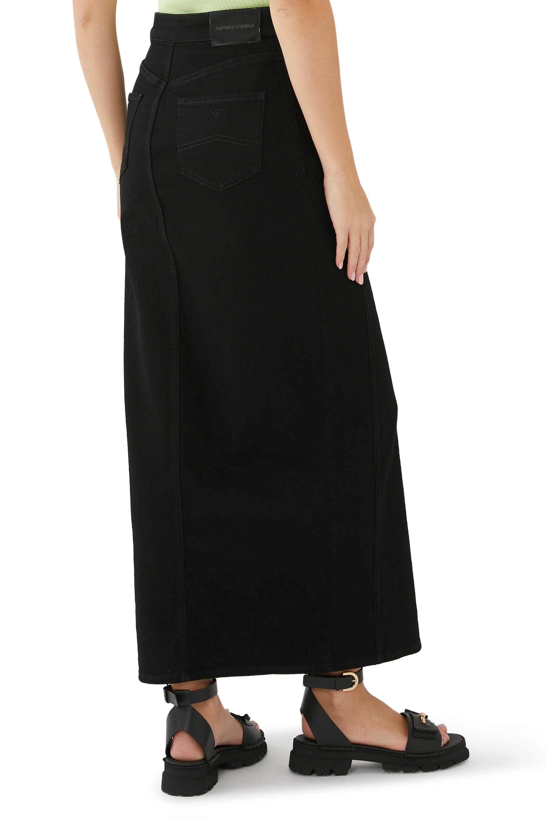 تنورة دنيم بفتحة