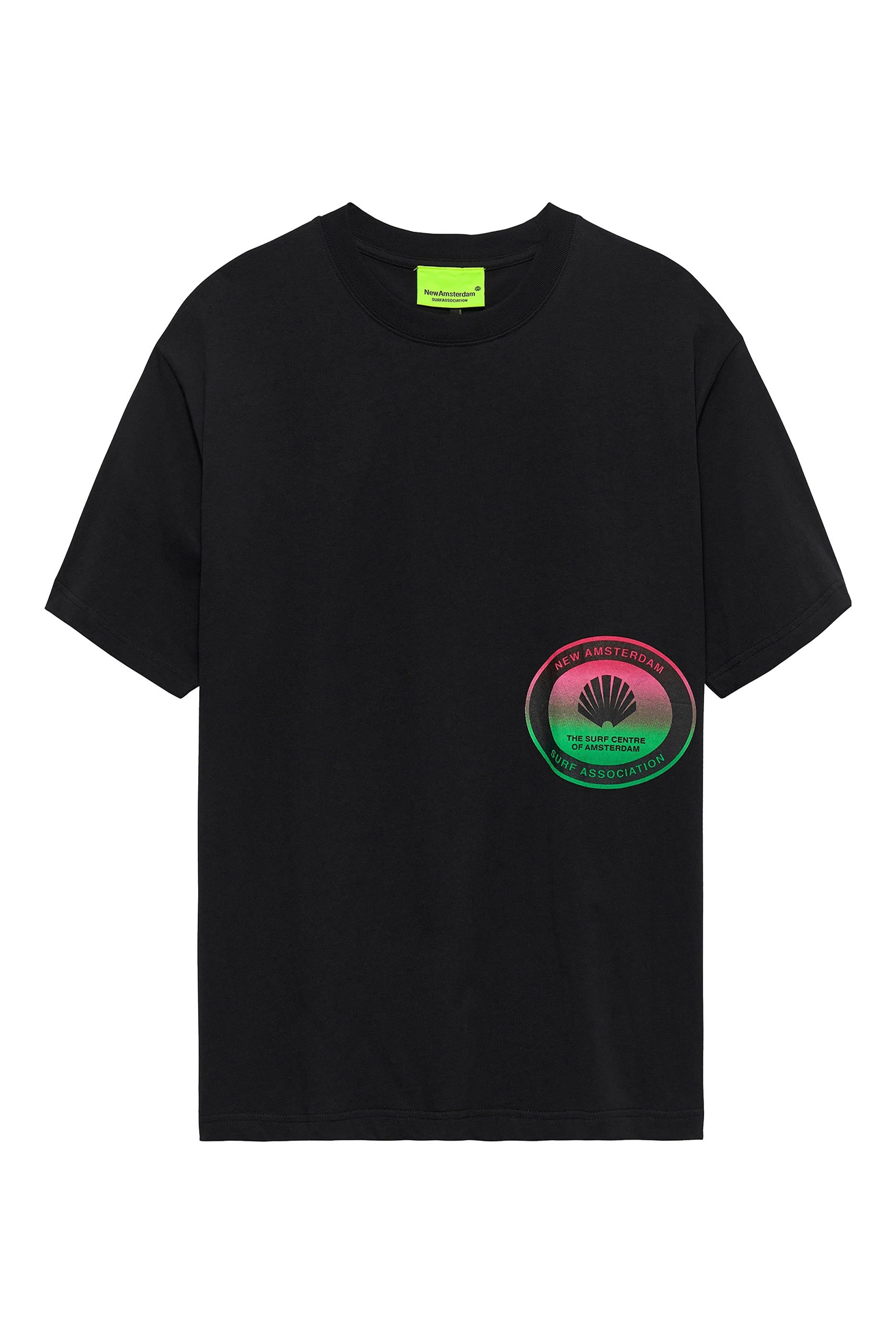 تيشيرت بشعار الماركة في المنتصف