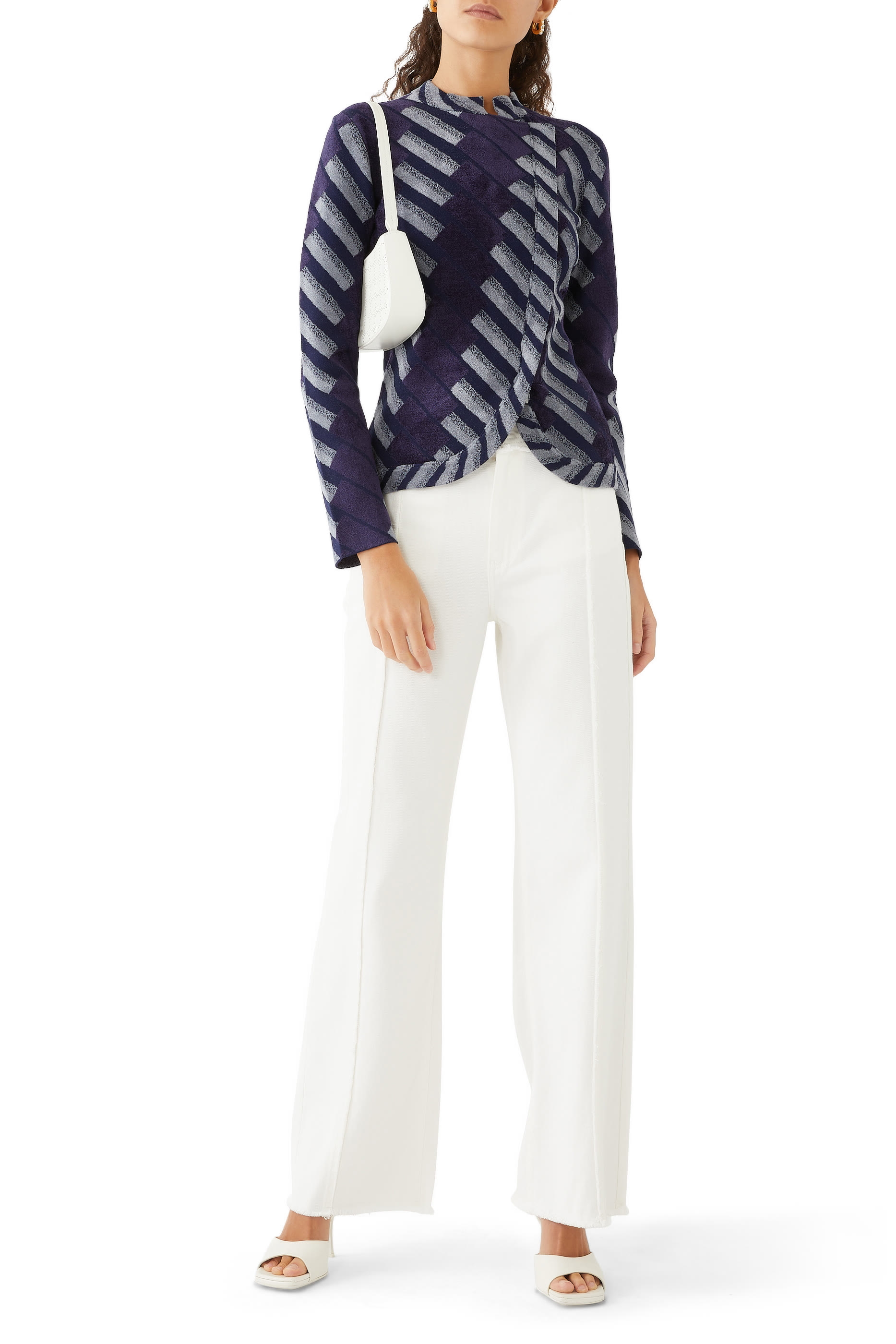 جاكيت بياقة غورو مع إغلاق جانبي شنيل بنقشة