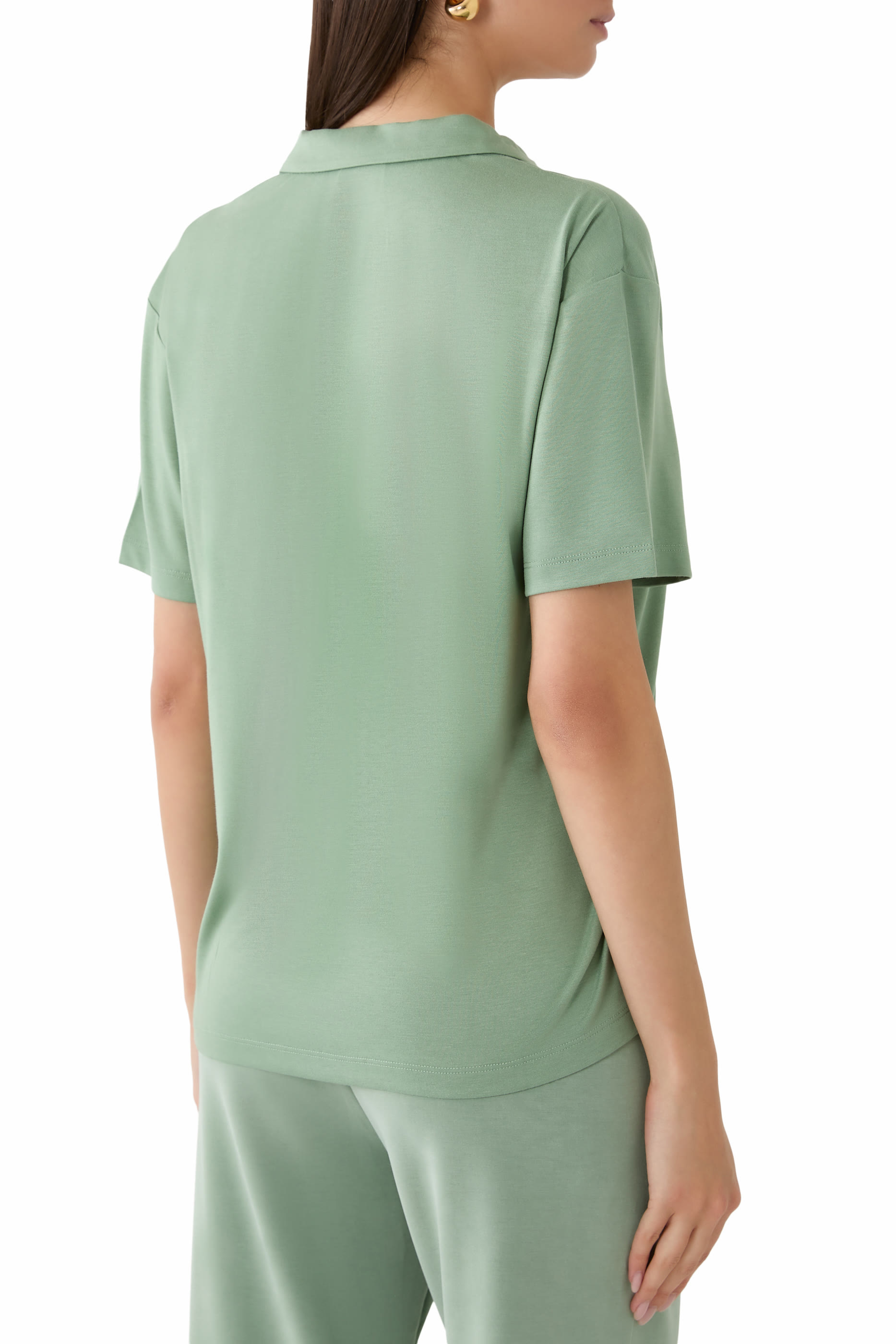 تيشيرت بولو بشعار الماركة للنساء