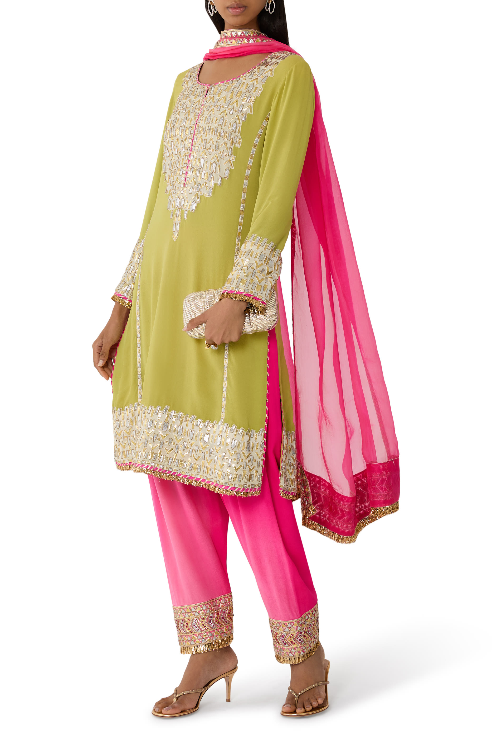 بدلة جوتا مع سلوار باكستاني ودوباتا