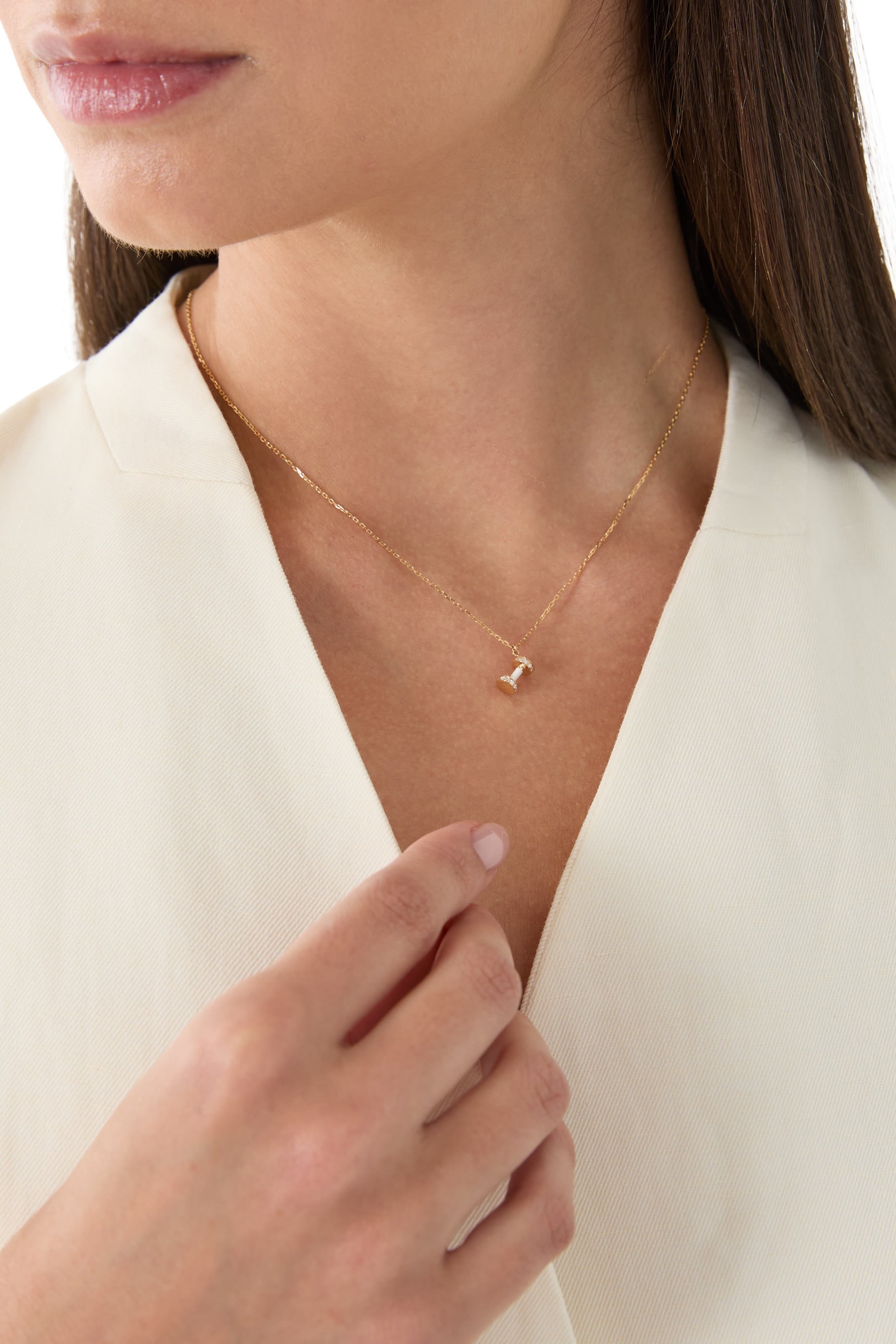 قلادة بدلاية صغيرة بتصميم دامبل مرصعة بالماس، ذهب أصفر عيار 18