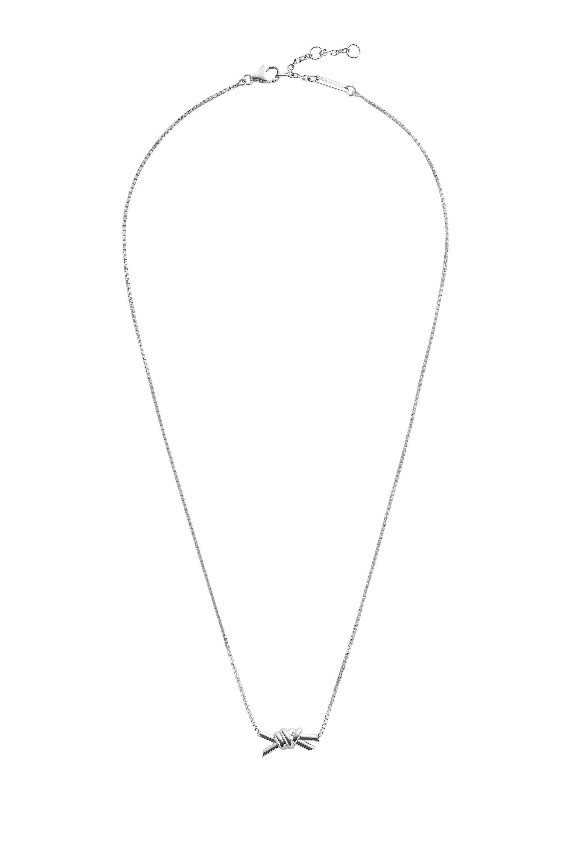 قلادة بحلية بتصميم عقدة