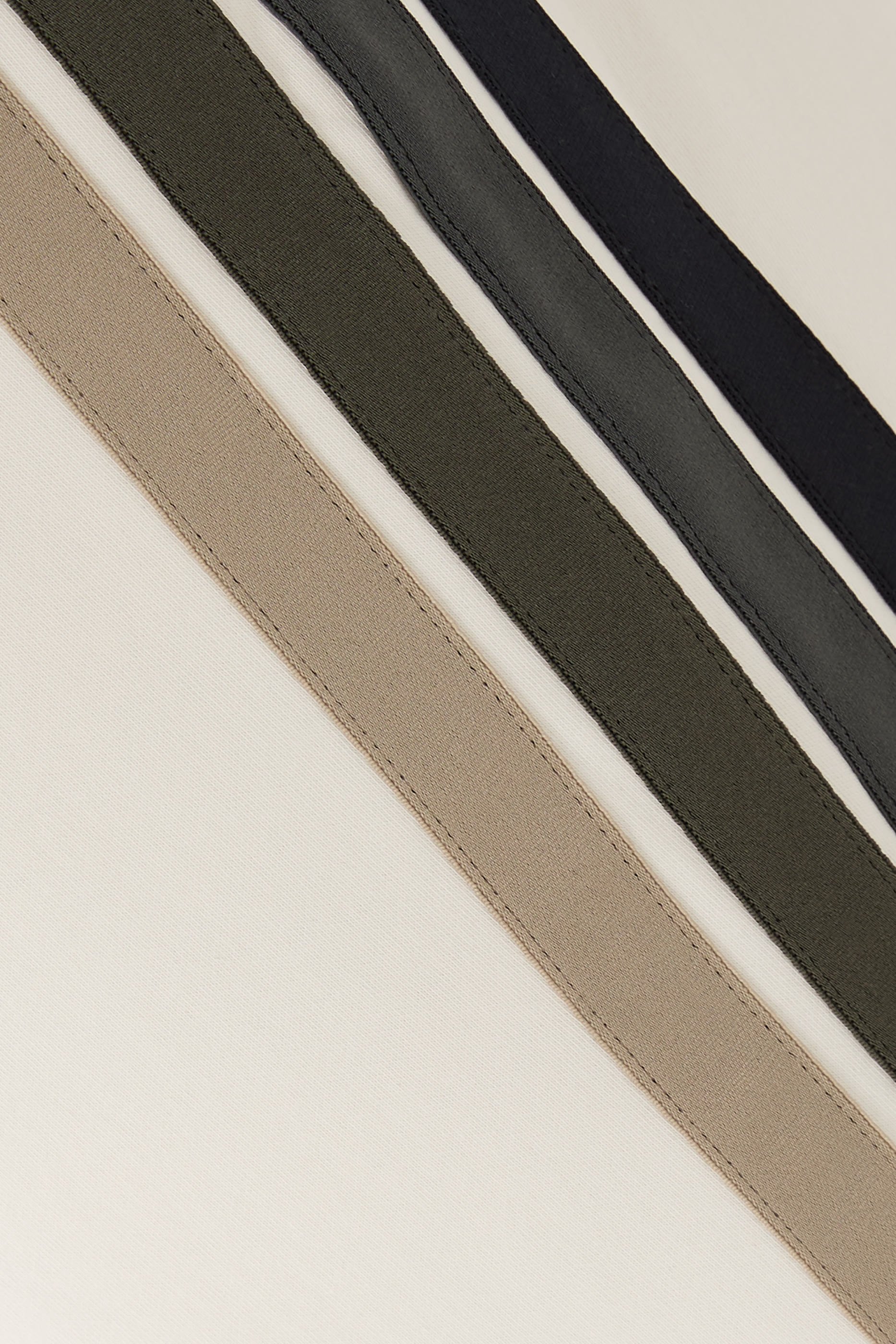 بنطال رياضي يحافظ على شكله