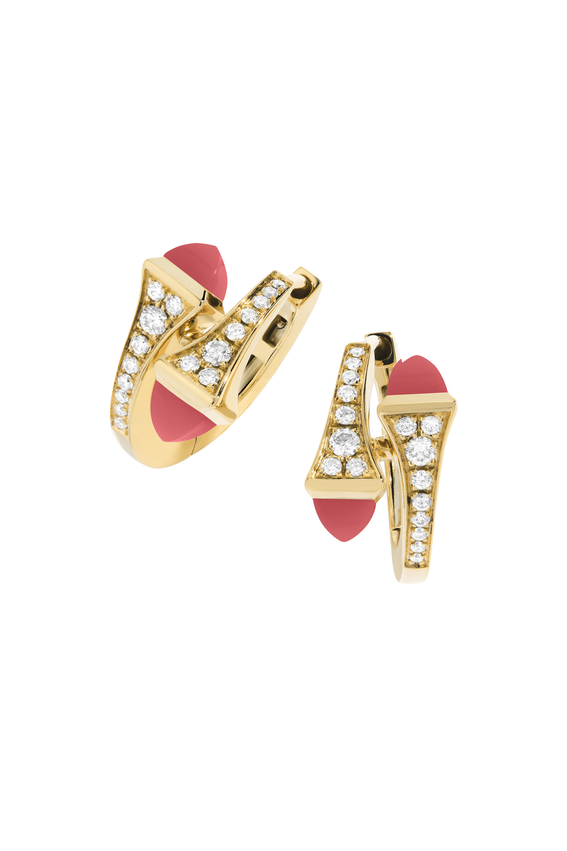 أقراط كليو هاجي مرصعة بالماس ومرجان وردي