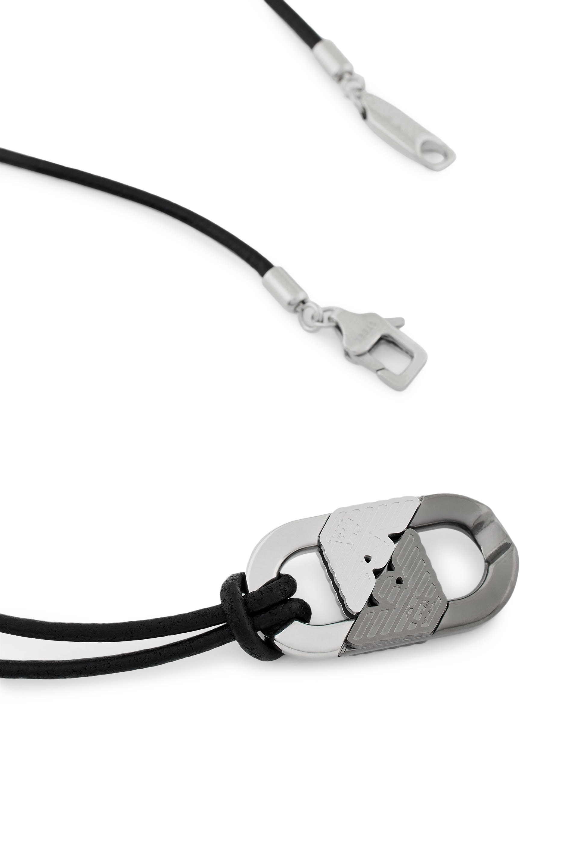 قلادة بشعار الماركة، جلد