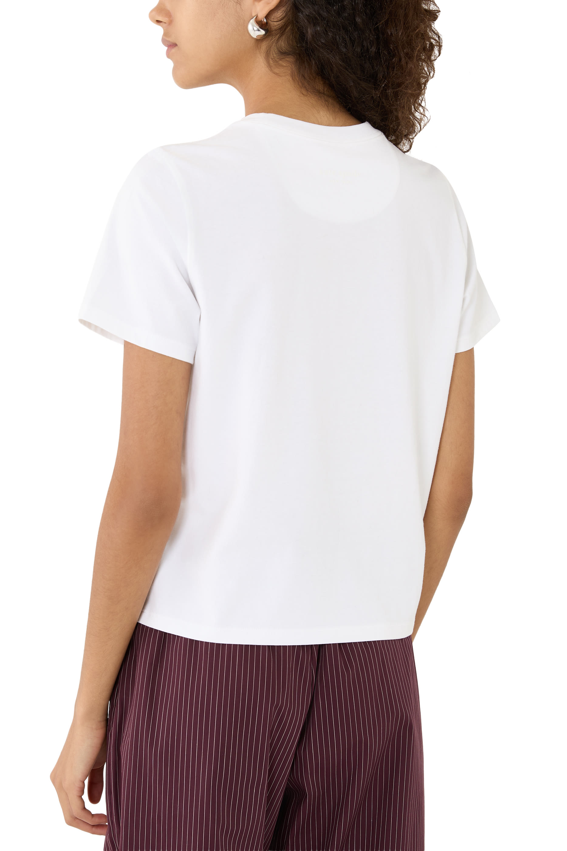 تيشيرت مطرز بقلوب بالشكل البستوني