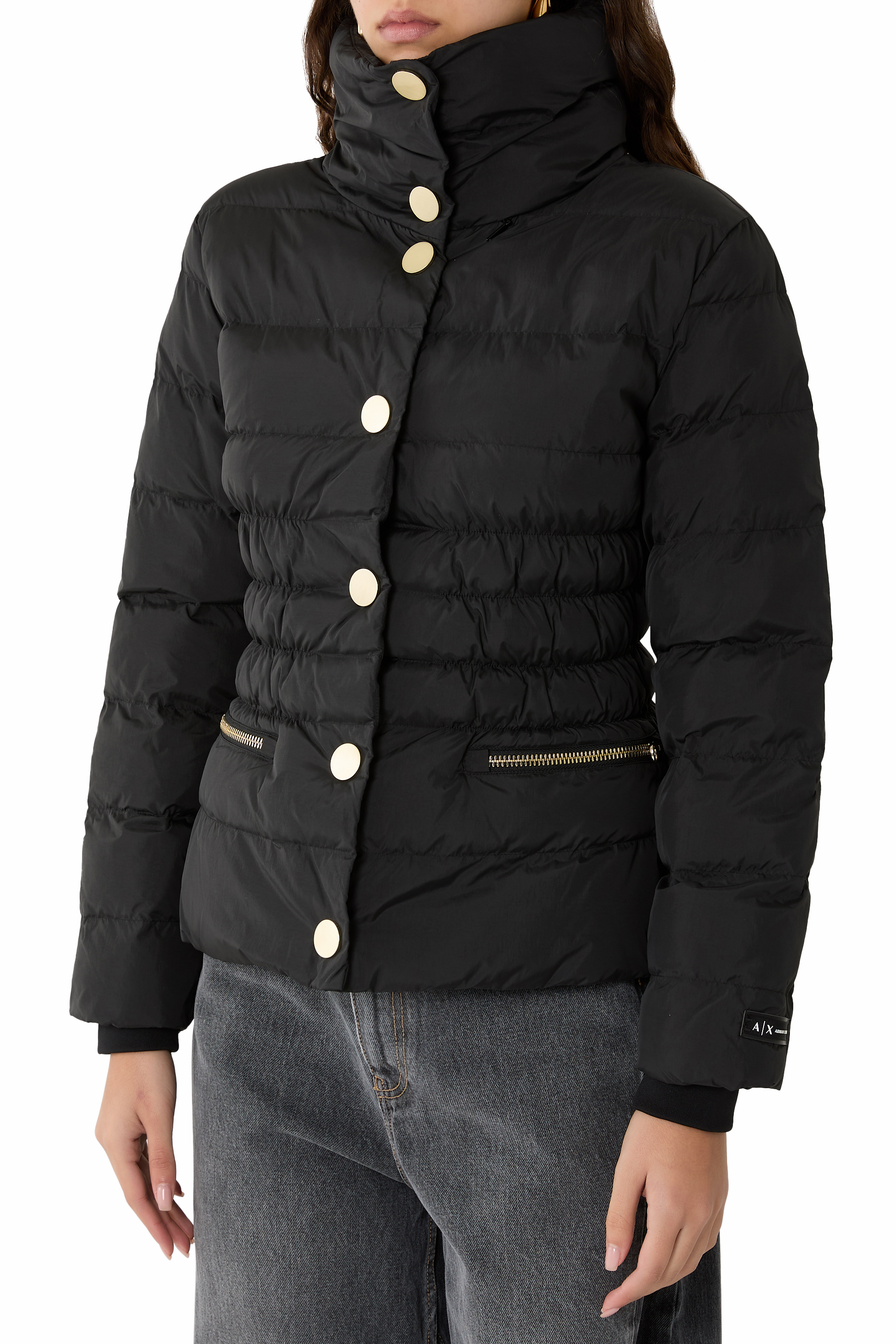 جاكيت مزين بشعار الماركة