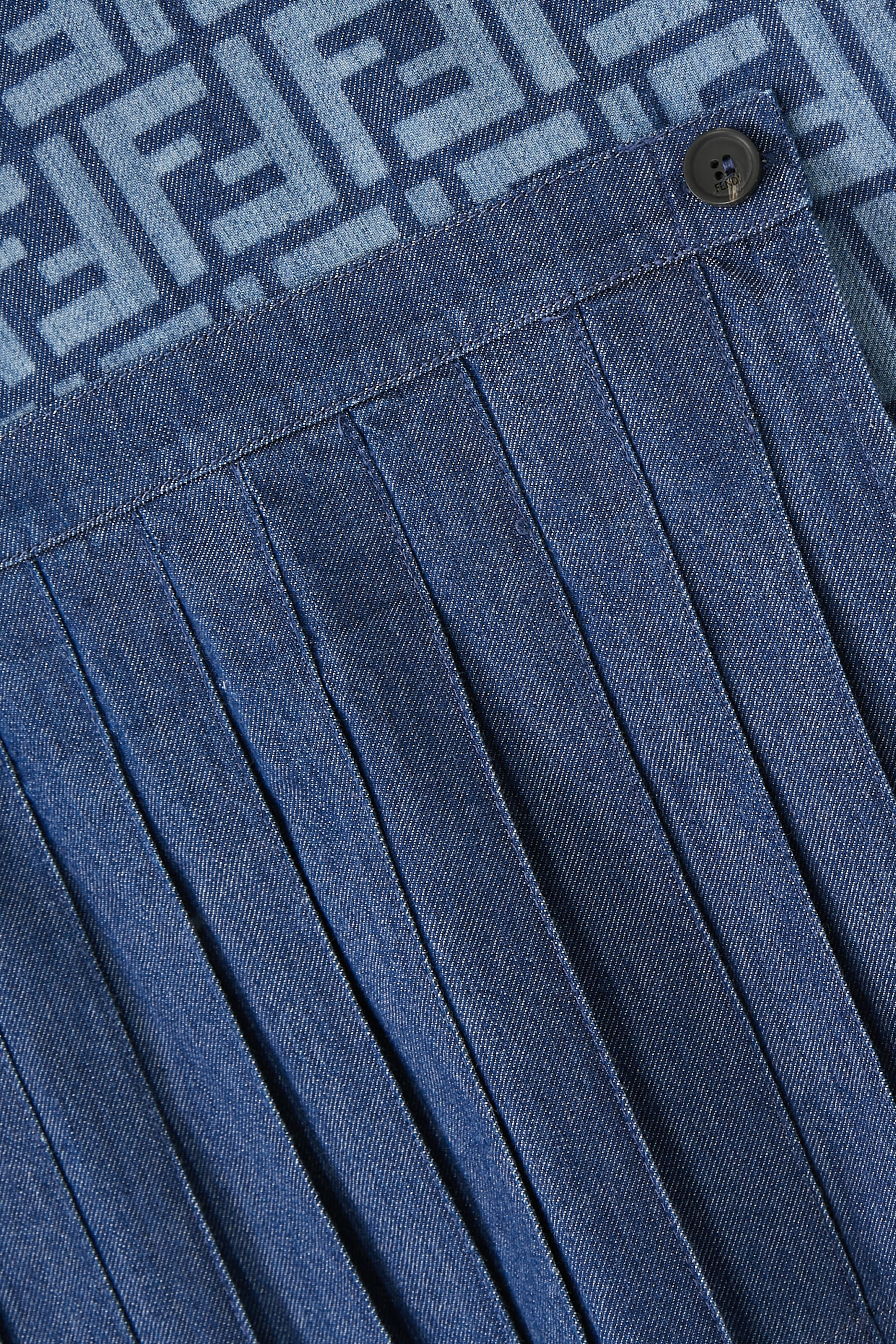 فستان للأطفال بطيات