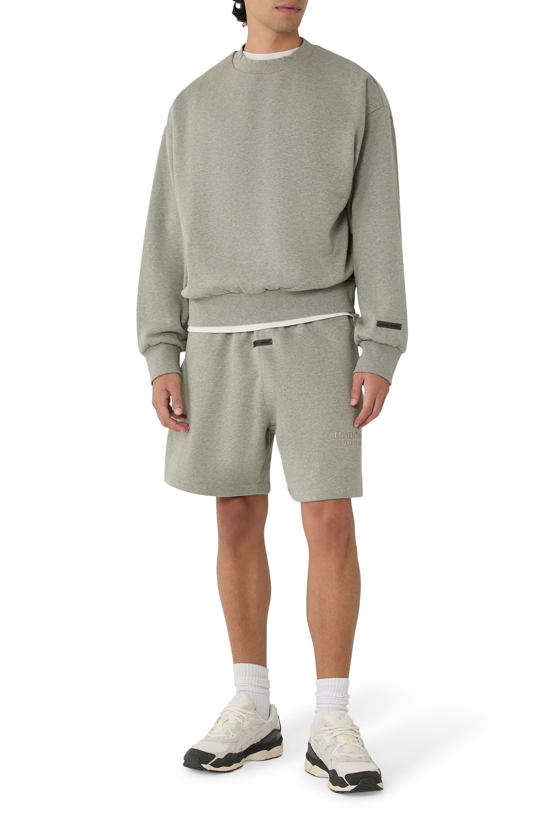 سويت شيرت بقصة كلاسيكية وياقة ضيقة صوف