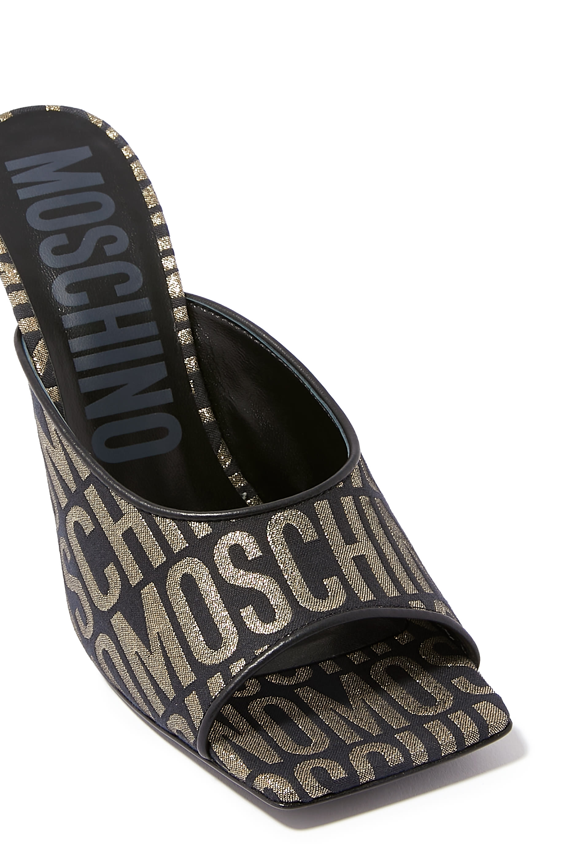 حذاء مفتوح من الخلف 100 بشعار الماركة جاكار