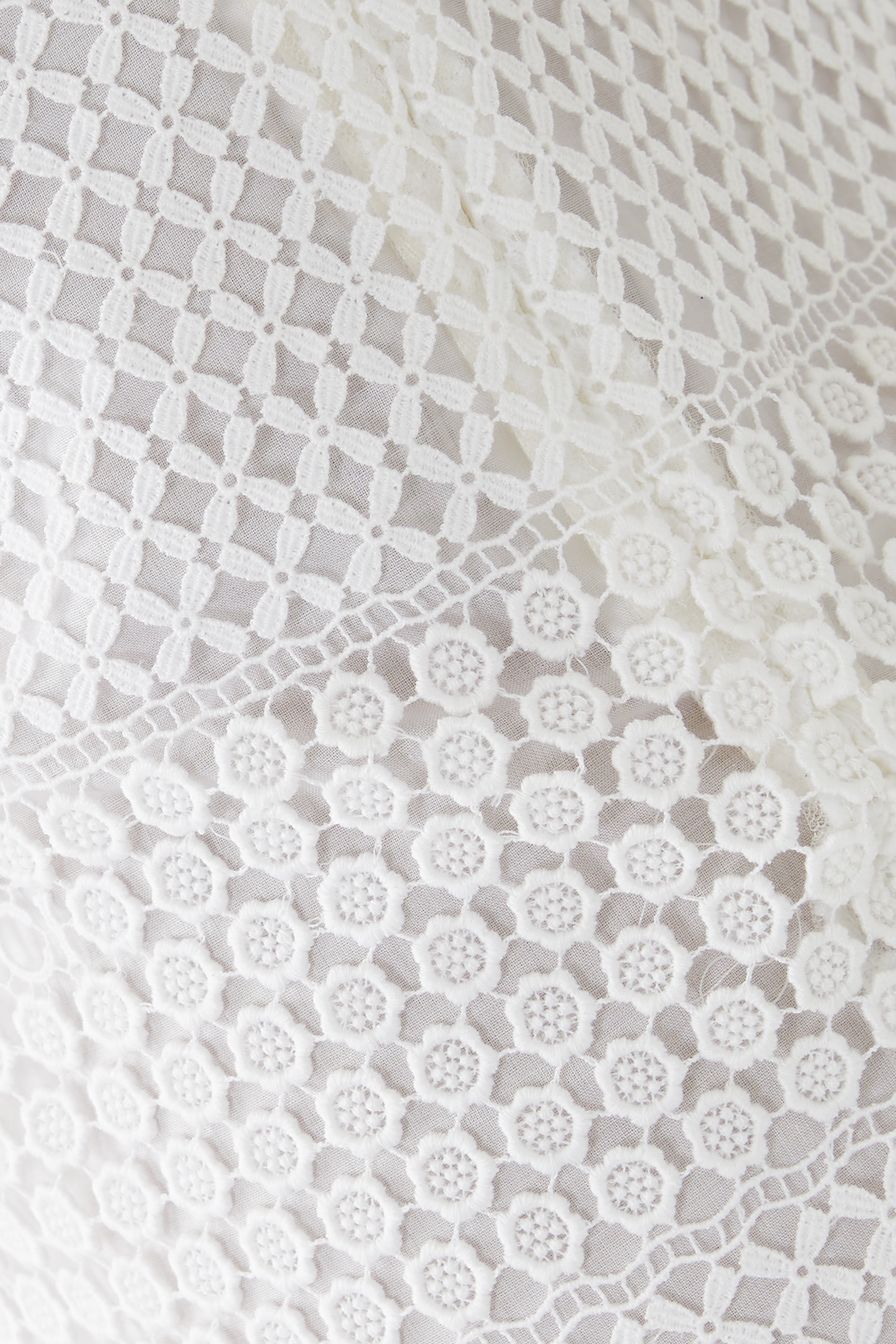 بنطال بقصة ضيقة