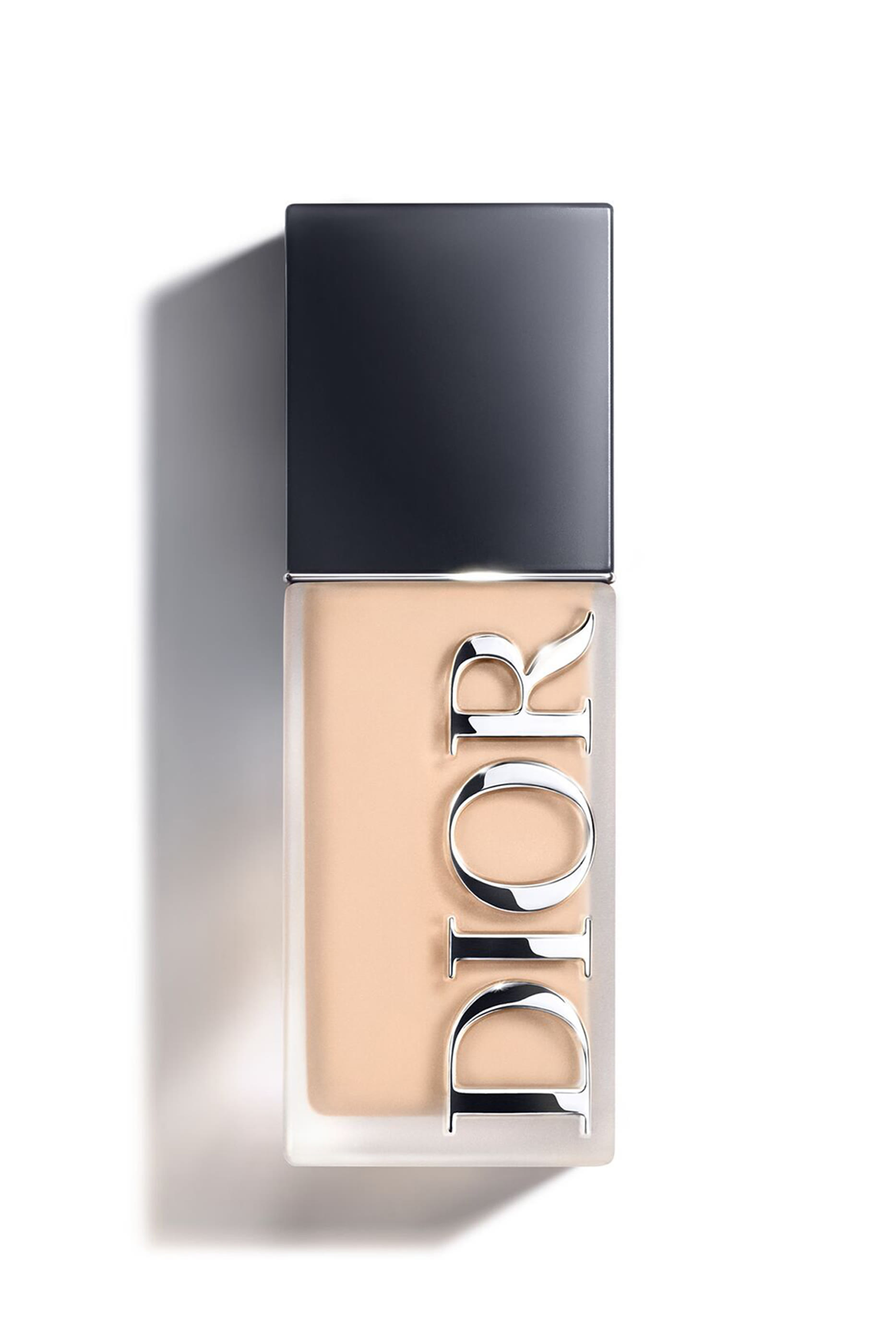 كريم أساس فوريفر سكين وير لإخفاء العيوب بلمسة طبيعية غير لامعة