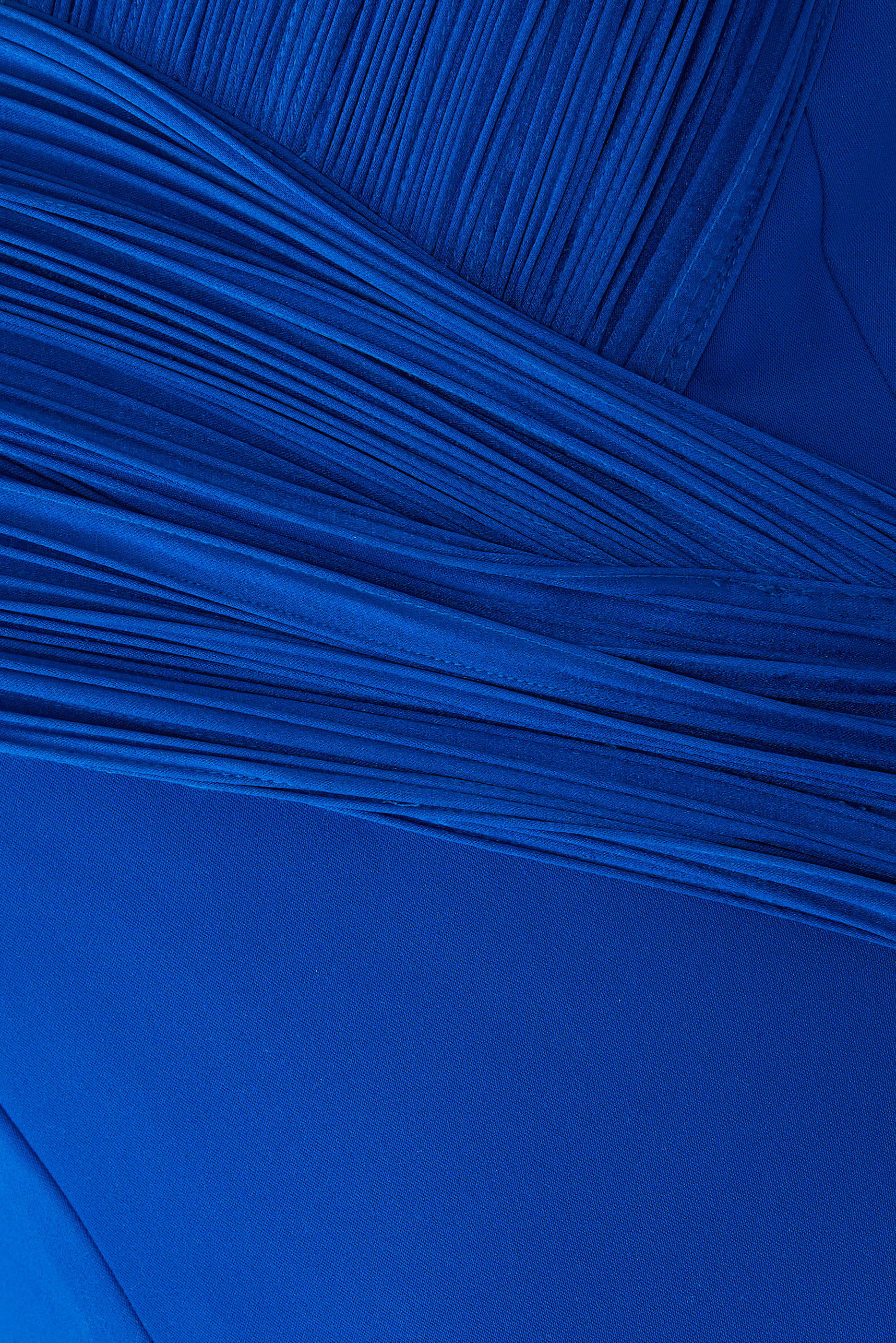 فستان سهرة بكاب وأكتاف متساقطة