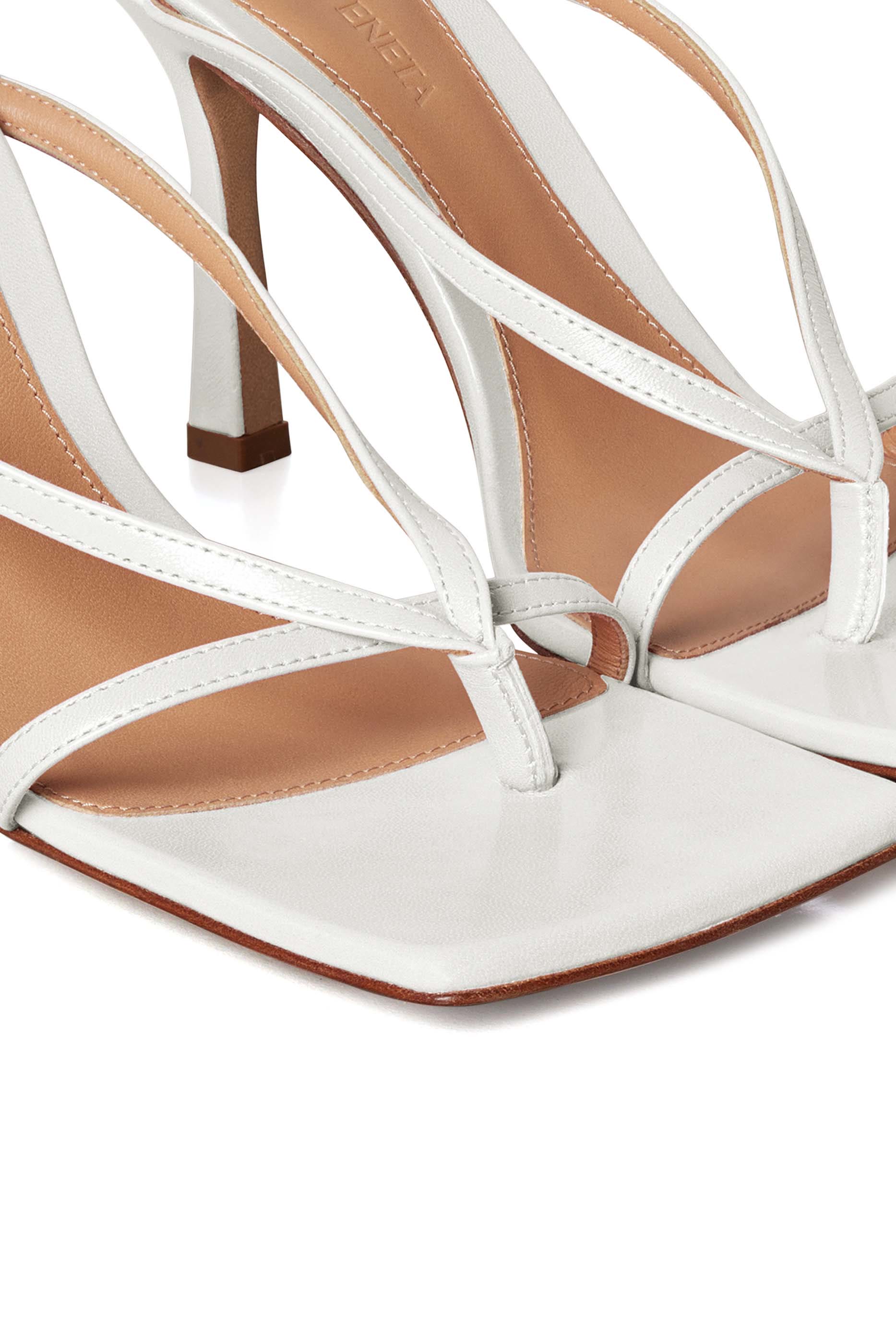 صندل بكعب رفيع