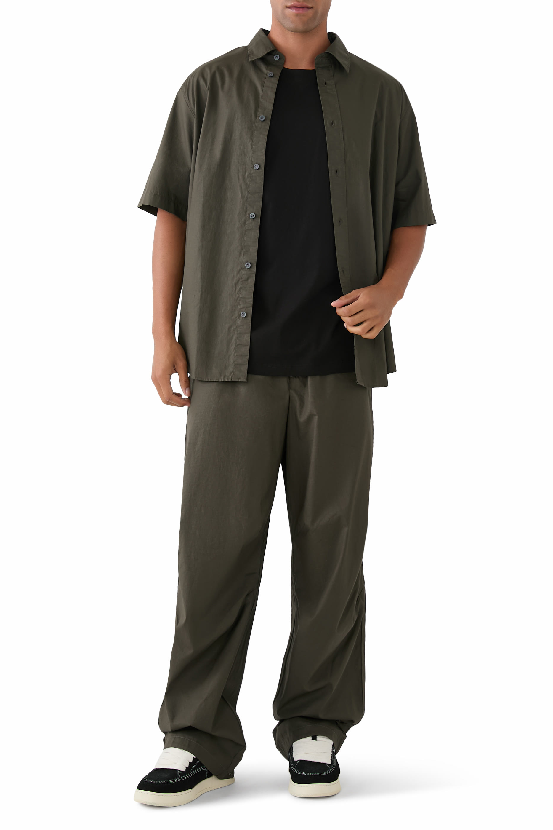 قميص مطرز بشعار الماركة