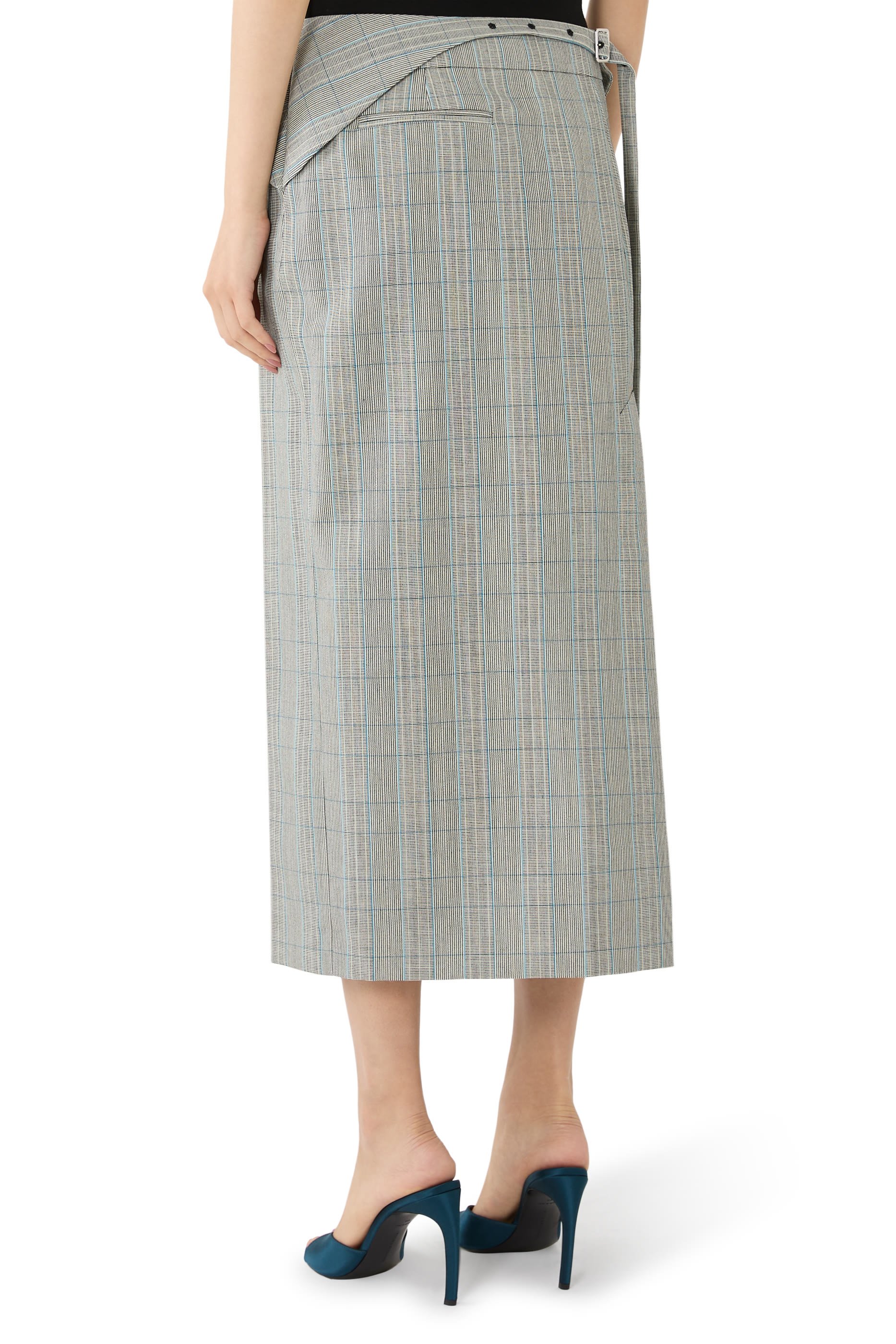 تنورة بتصميم ملفوف