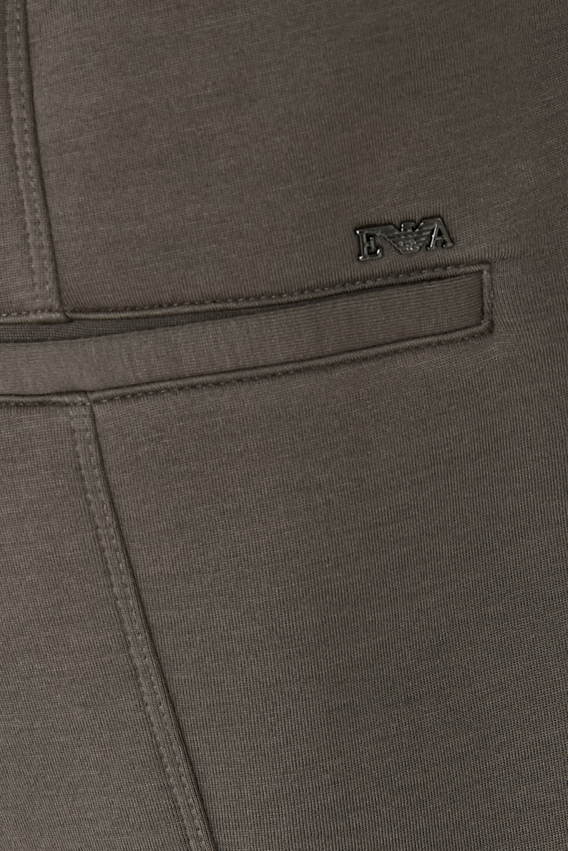 بنطال رياضي جيرسيه مزدوج ضمن التشكيلة الأساسية للسفر