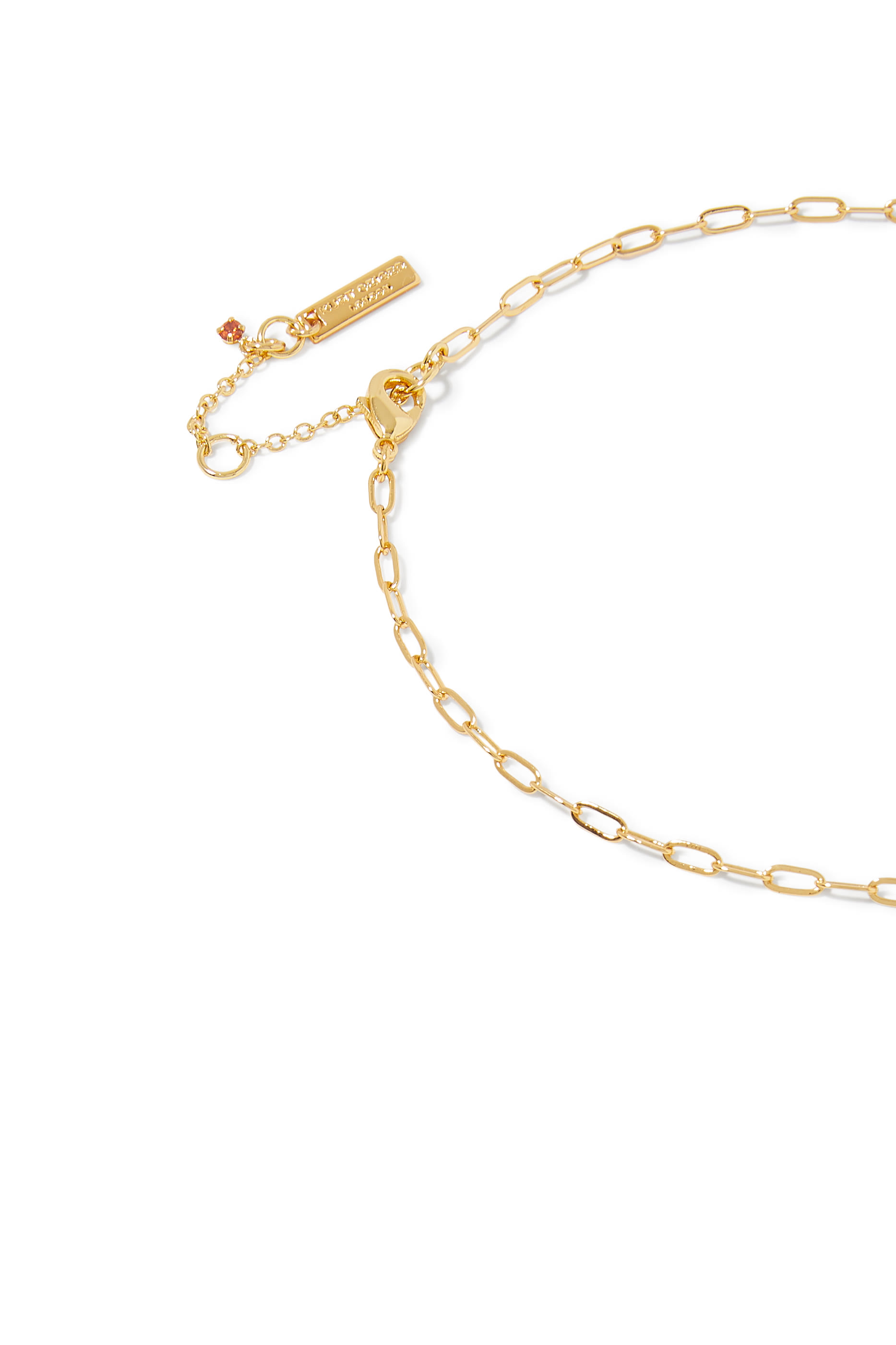 قلادة بحلية بتصميم مربعة بشعار الماركة