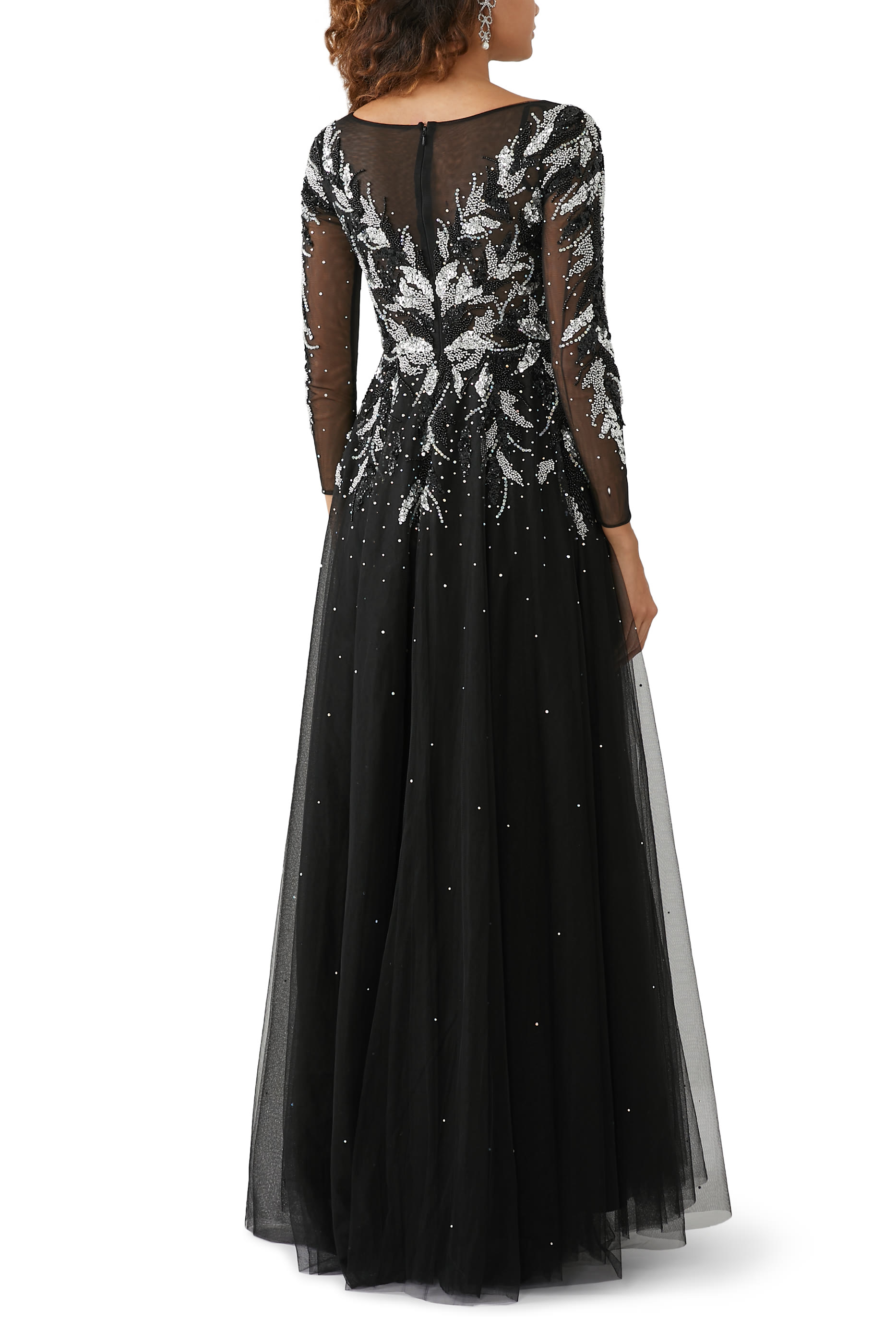 فستان سهرة بأكمام طويلة تول