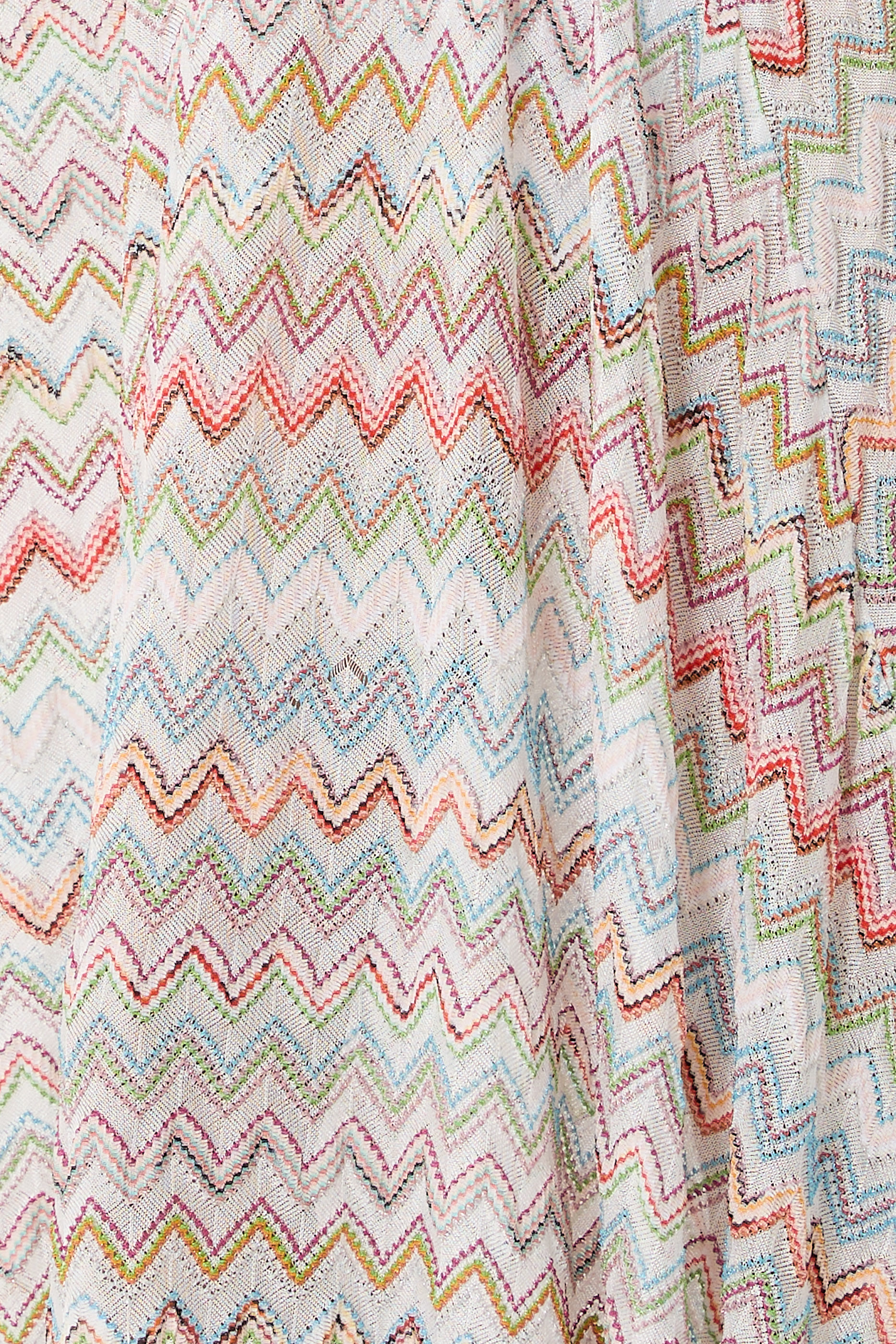 قفطان طويل بأكمام واسعة مزين بخطوط متعرجة لامي ثلاثي الأبعاد