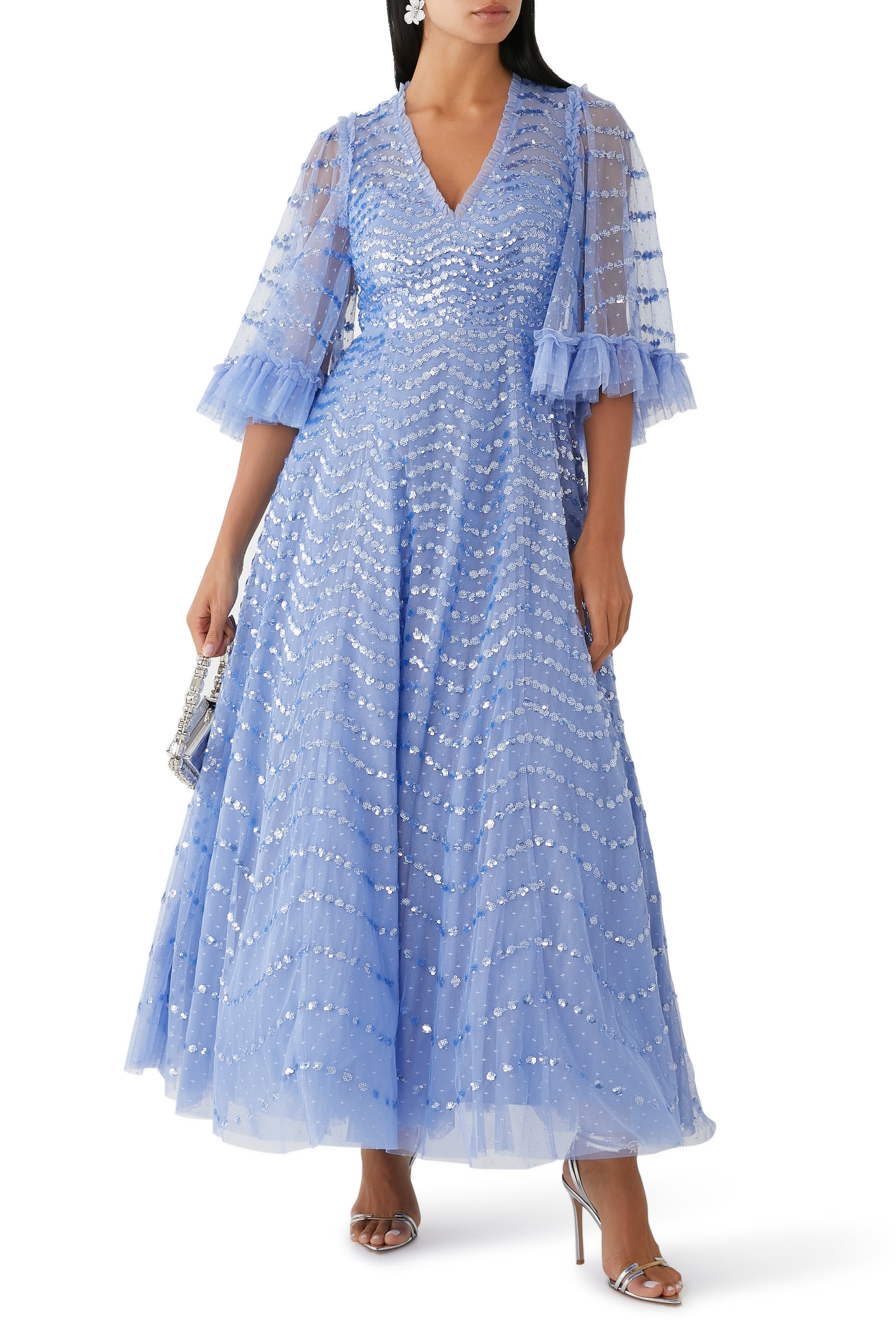 فستان سهرة بطول الكاحل وياقة V وتطريزات مموجة بالترتر