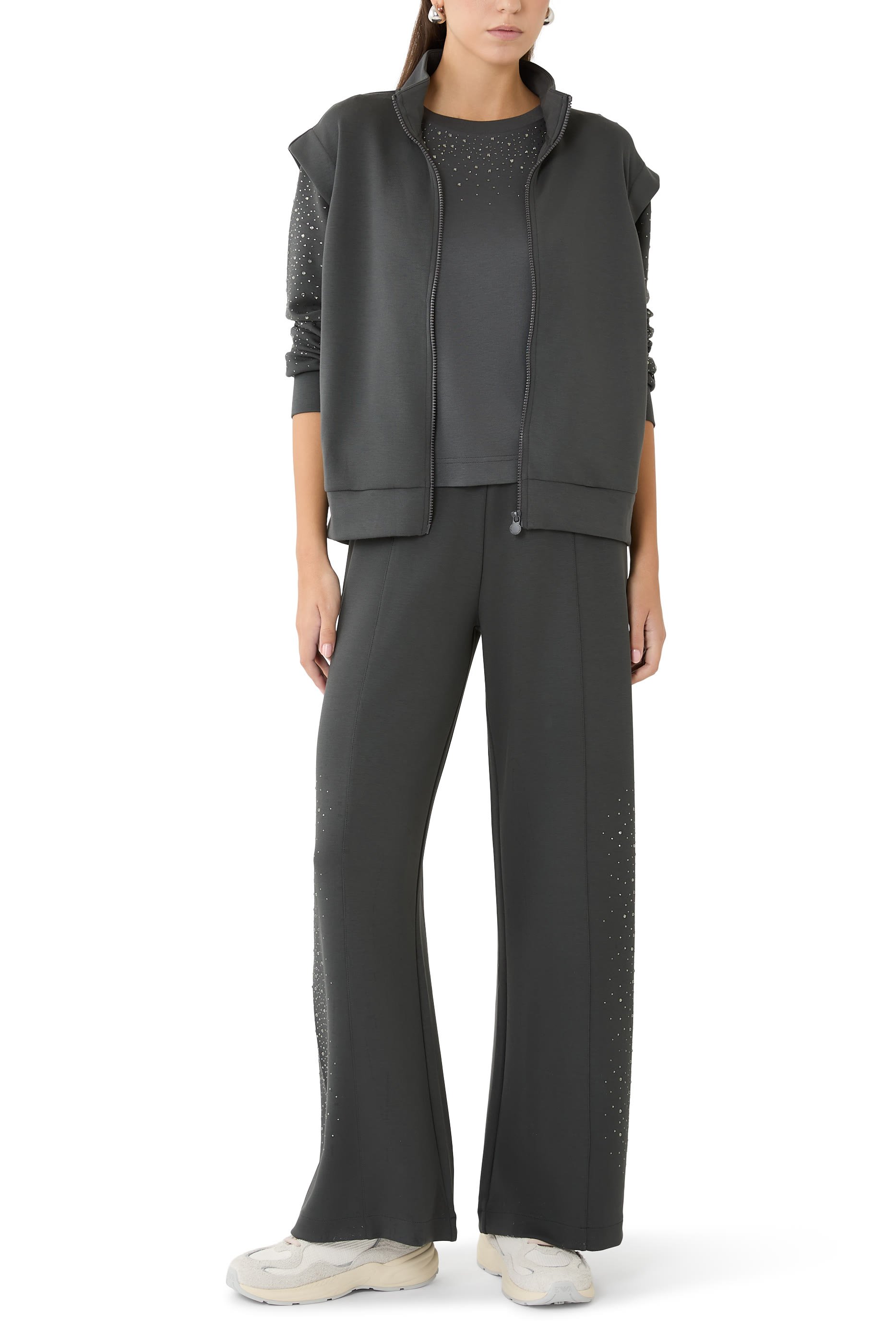 بنطال مطرز بالكريستال 