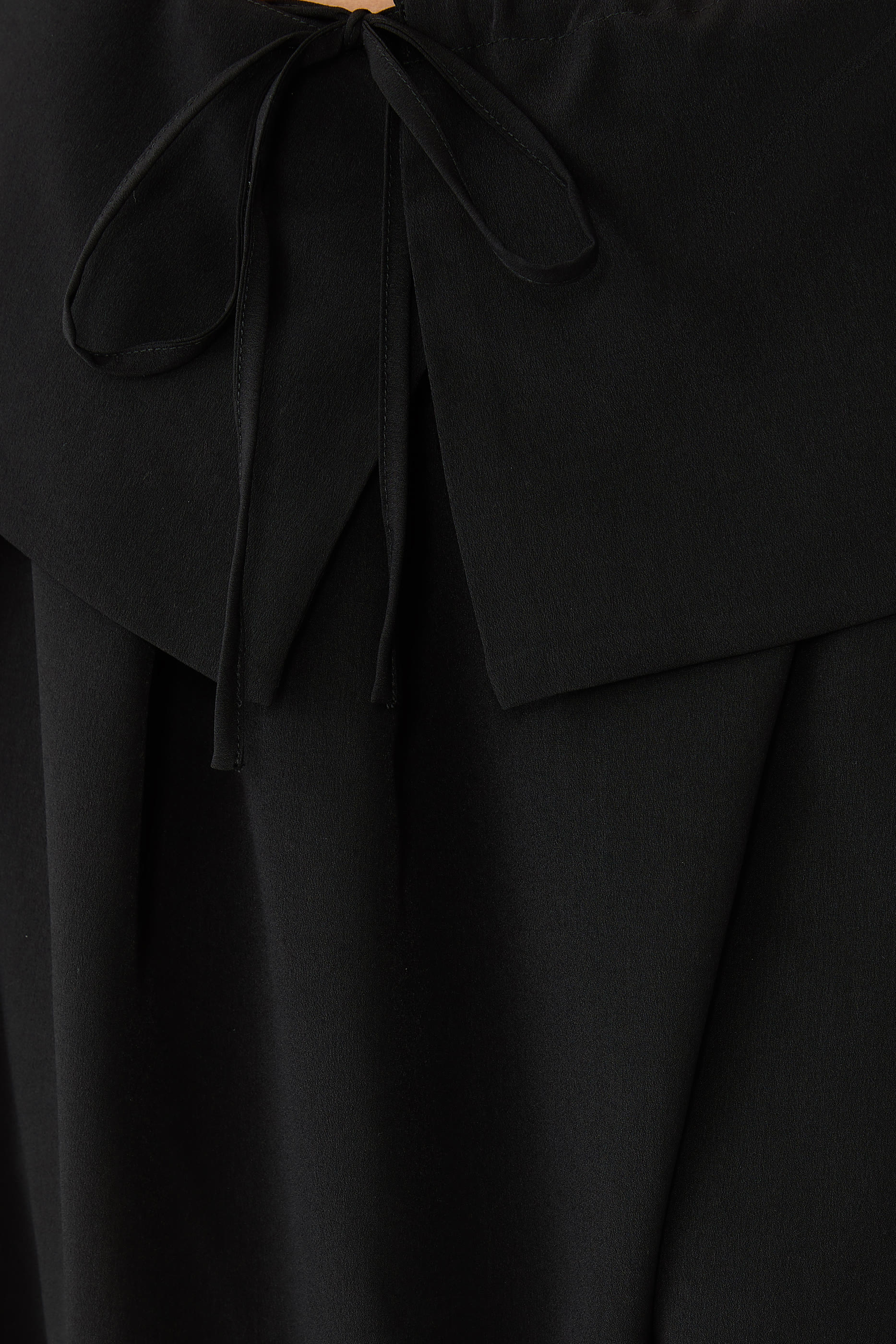 بنطال بقصة ساق واسعة