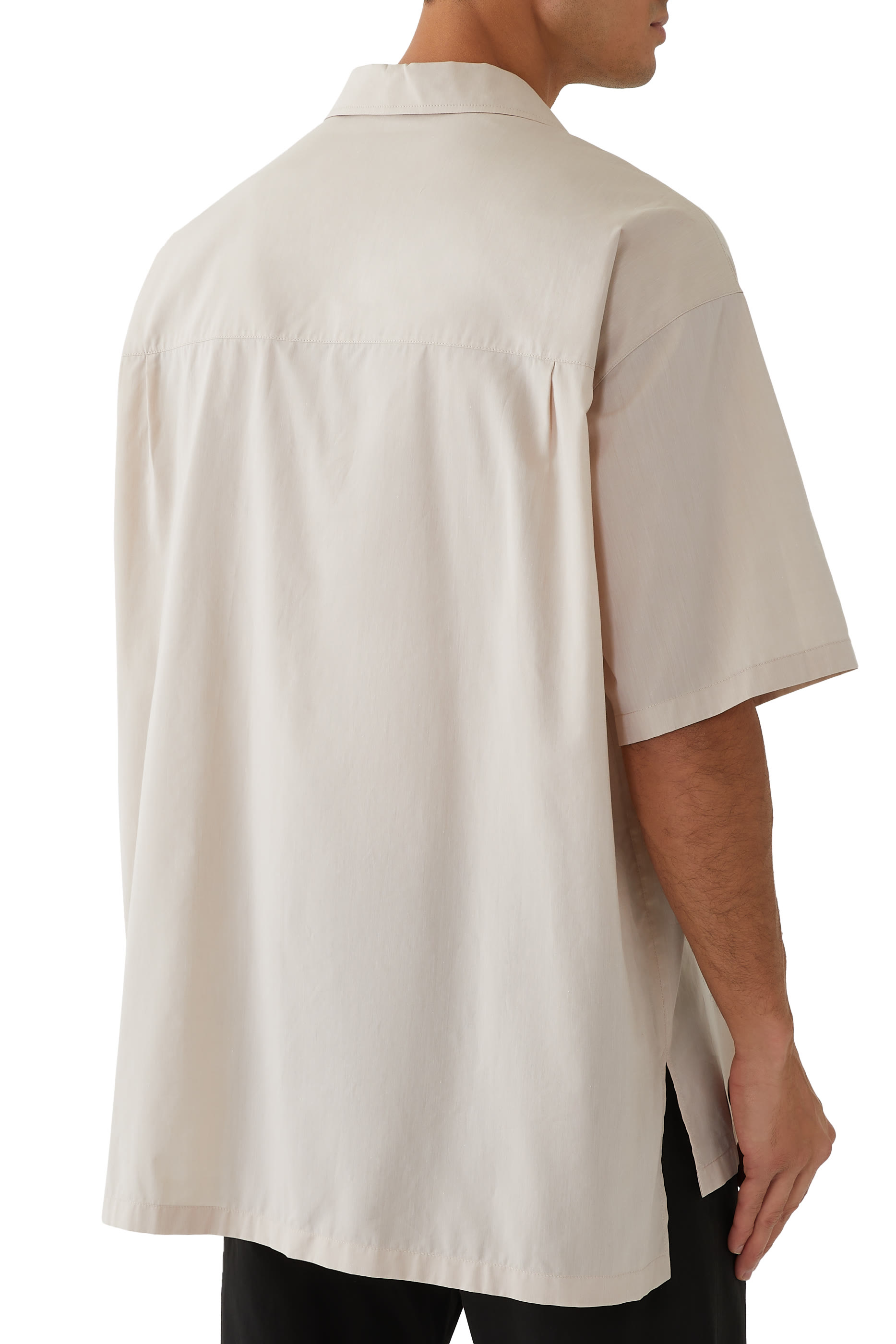 قميص بأكمام قصيرة مطرز بشعار الماركة