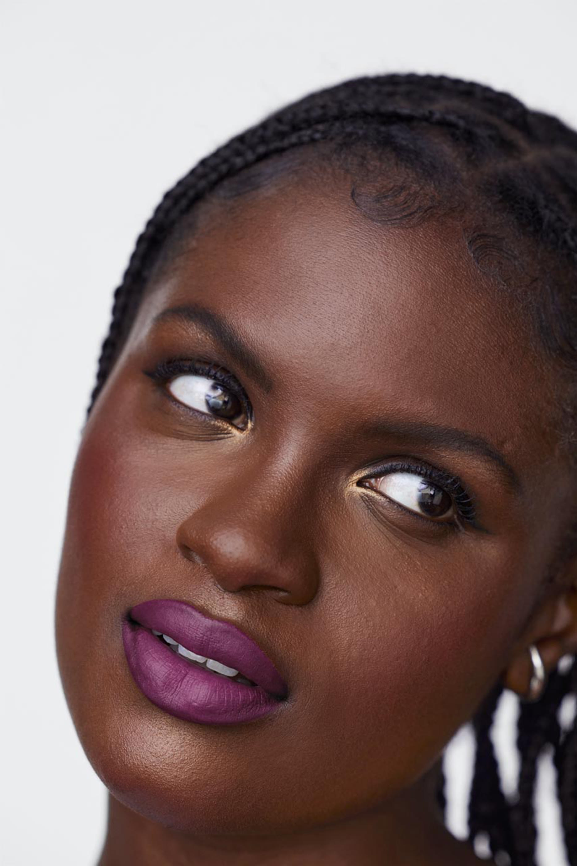 أحمر شفاه بوب يدوم طويلا