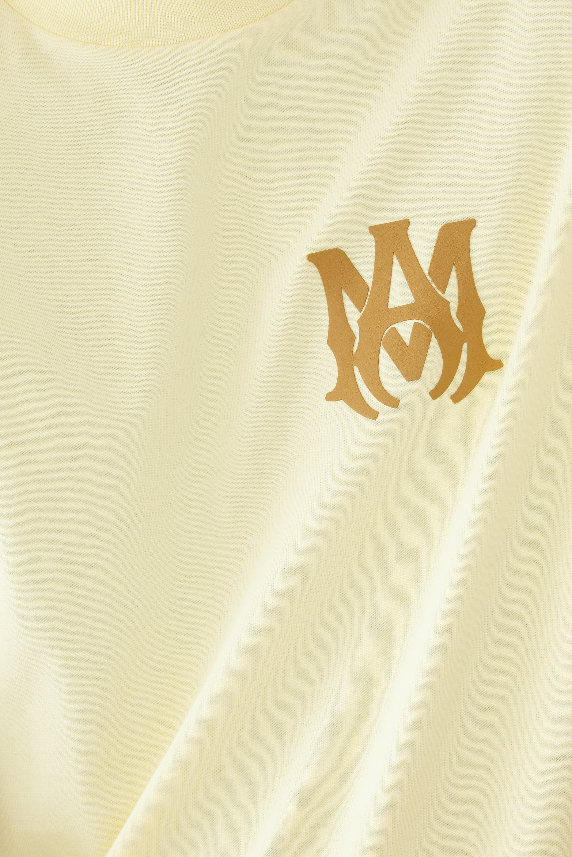 تيشيرت بشعار الماركة