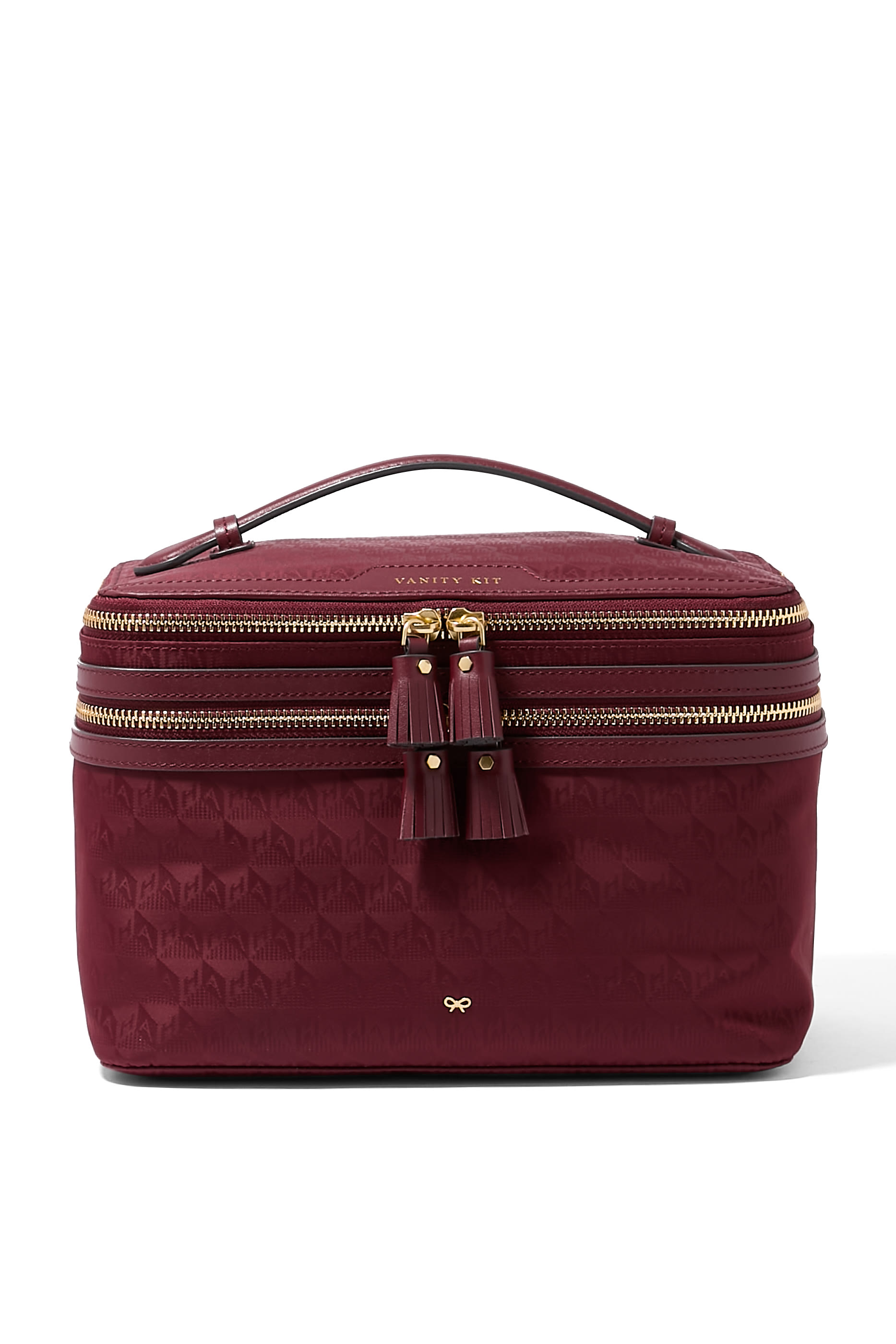 حقيبة مستحضرات تجميل بشعار الماركة