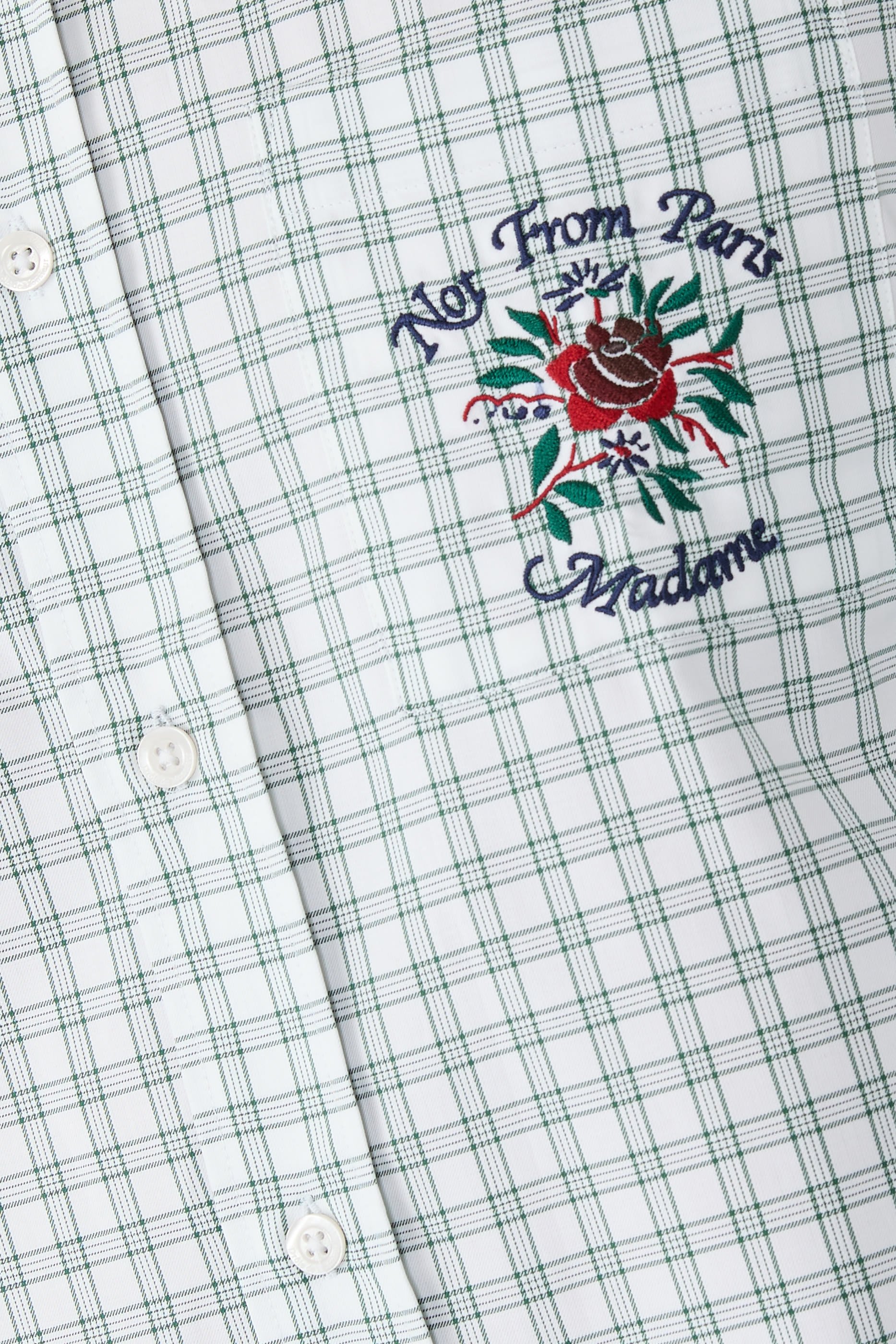 قميص بنقشة مربعات وتطريز شعار الماركة وزهرة