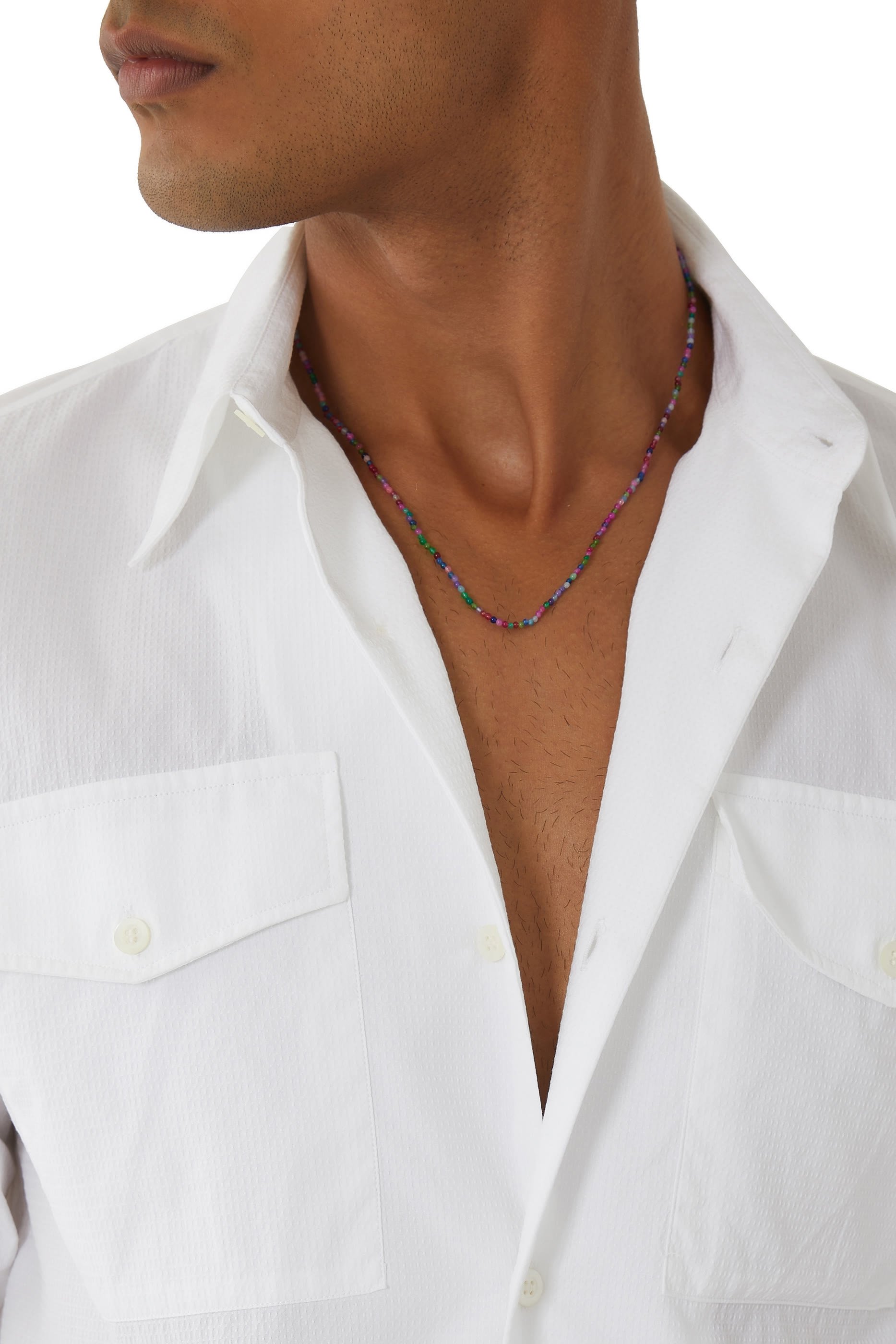 قلادة مزينة بأحجار كريمة صغيرة