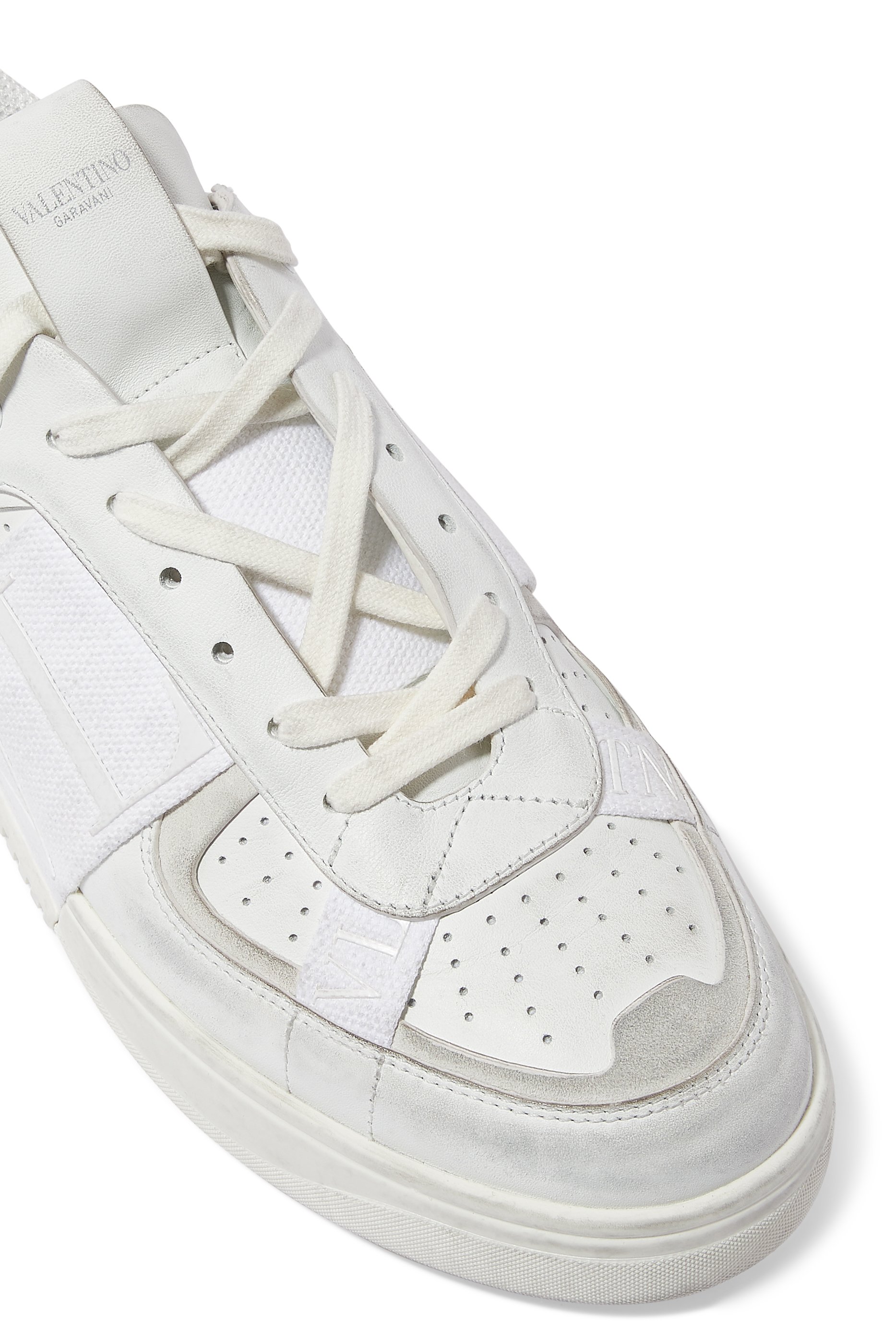 سنيكرز جلد بشعار VL7N