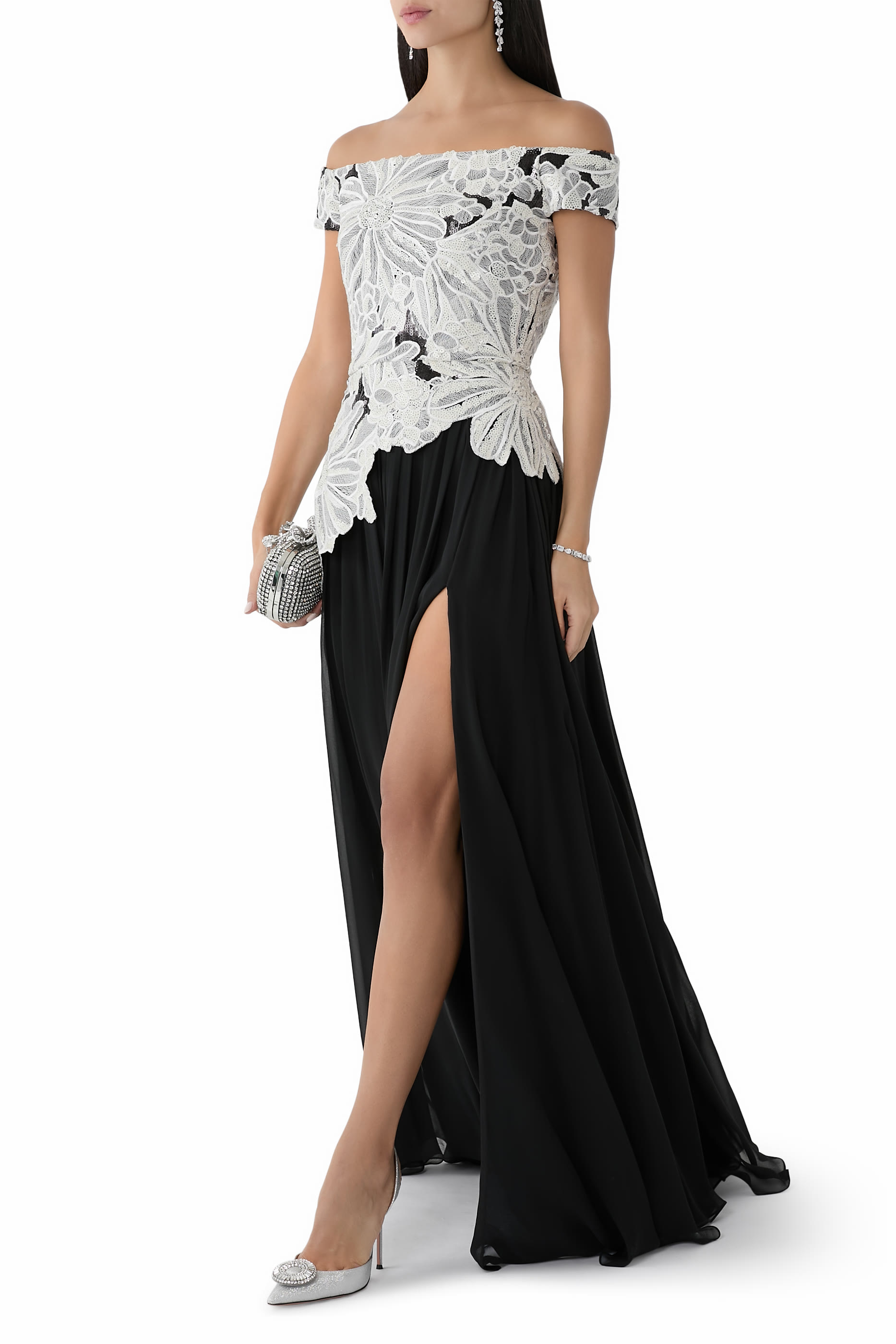 فستان متوسط الطول مطرز بالترتر